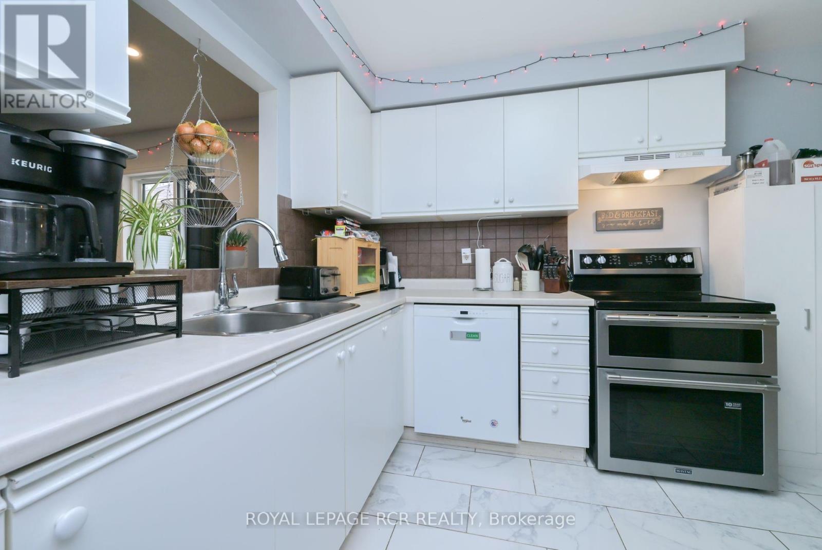 121 DYER DRIVE - 5