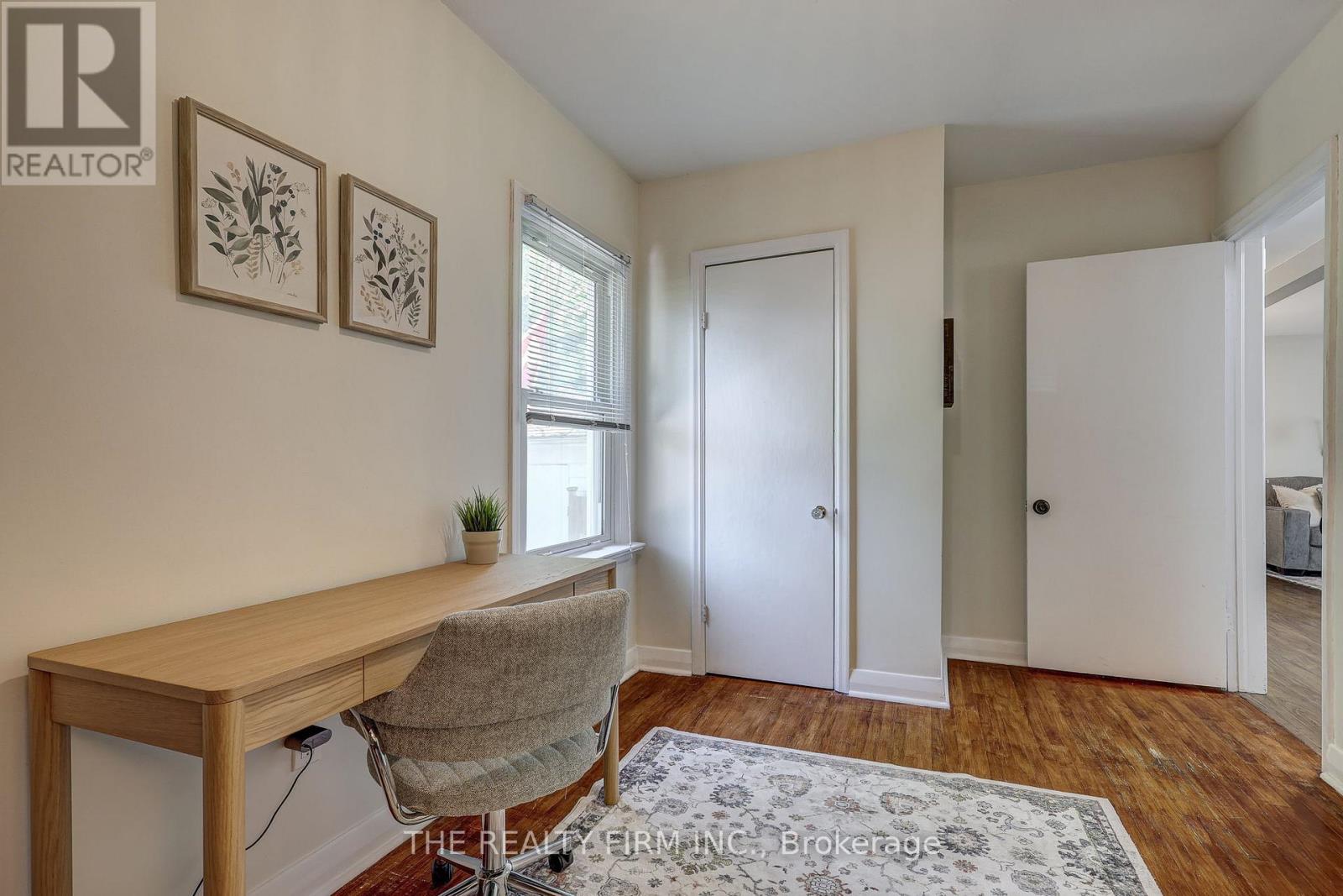 697 VICTORIA STREET - 17