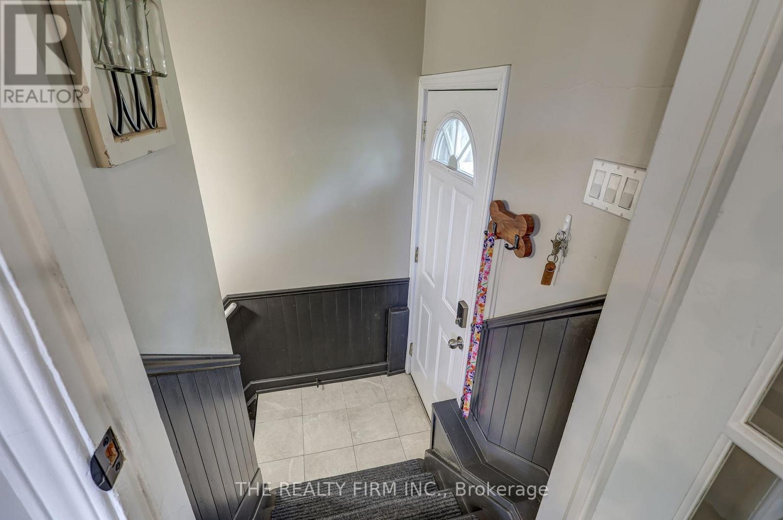 697 VICTORIA STREET - 20