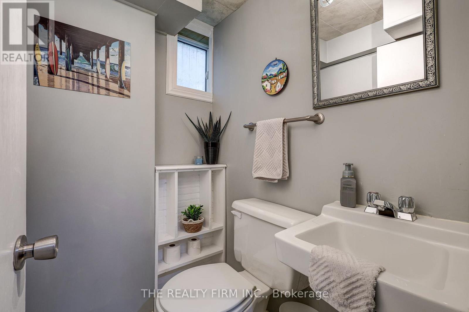 697 VICTORIA STREET - 23