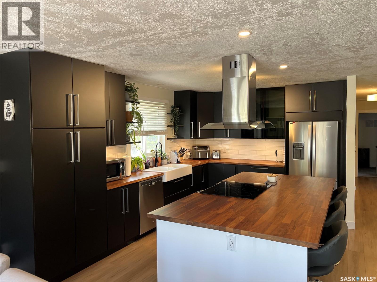 11 PLAINSVIEW DRIVE - 10