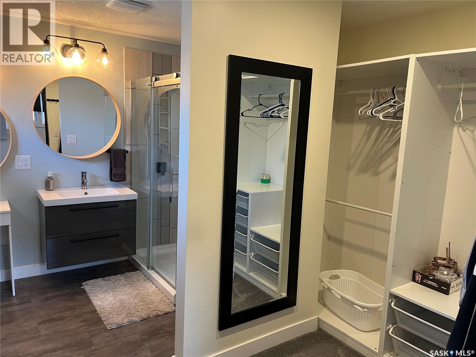 11 PLAINSVIEW DRIVE - 19