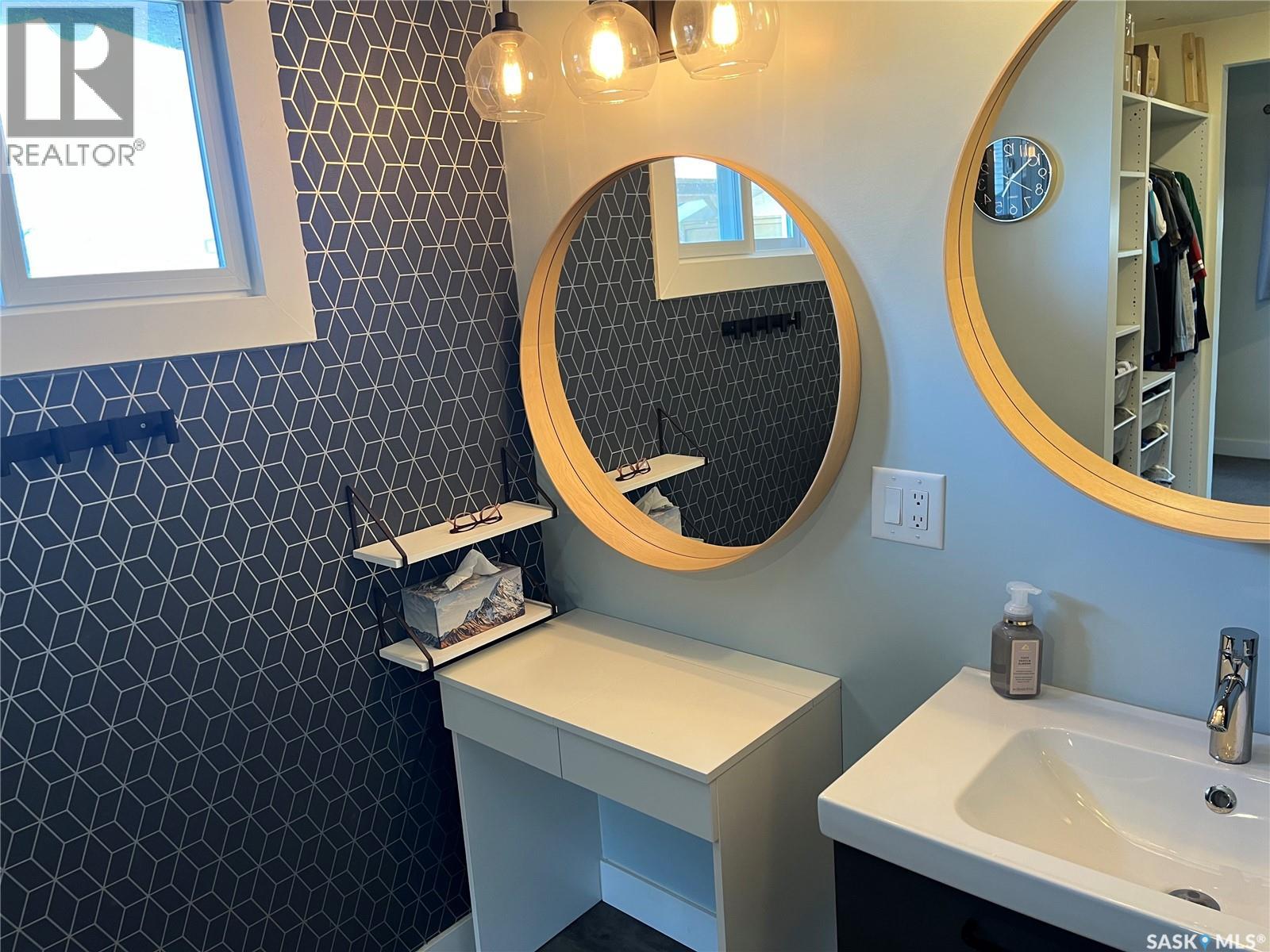 11 PLAINSVIEW DRIVE - 21