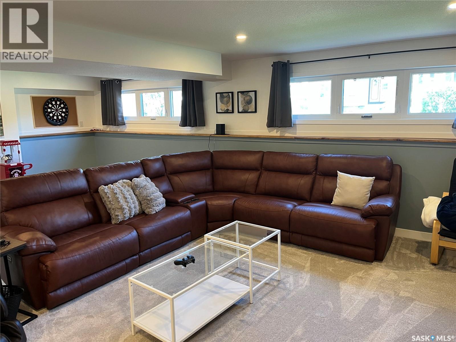 11 PLAINSVIEW DRIVE - 23