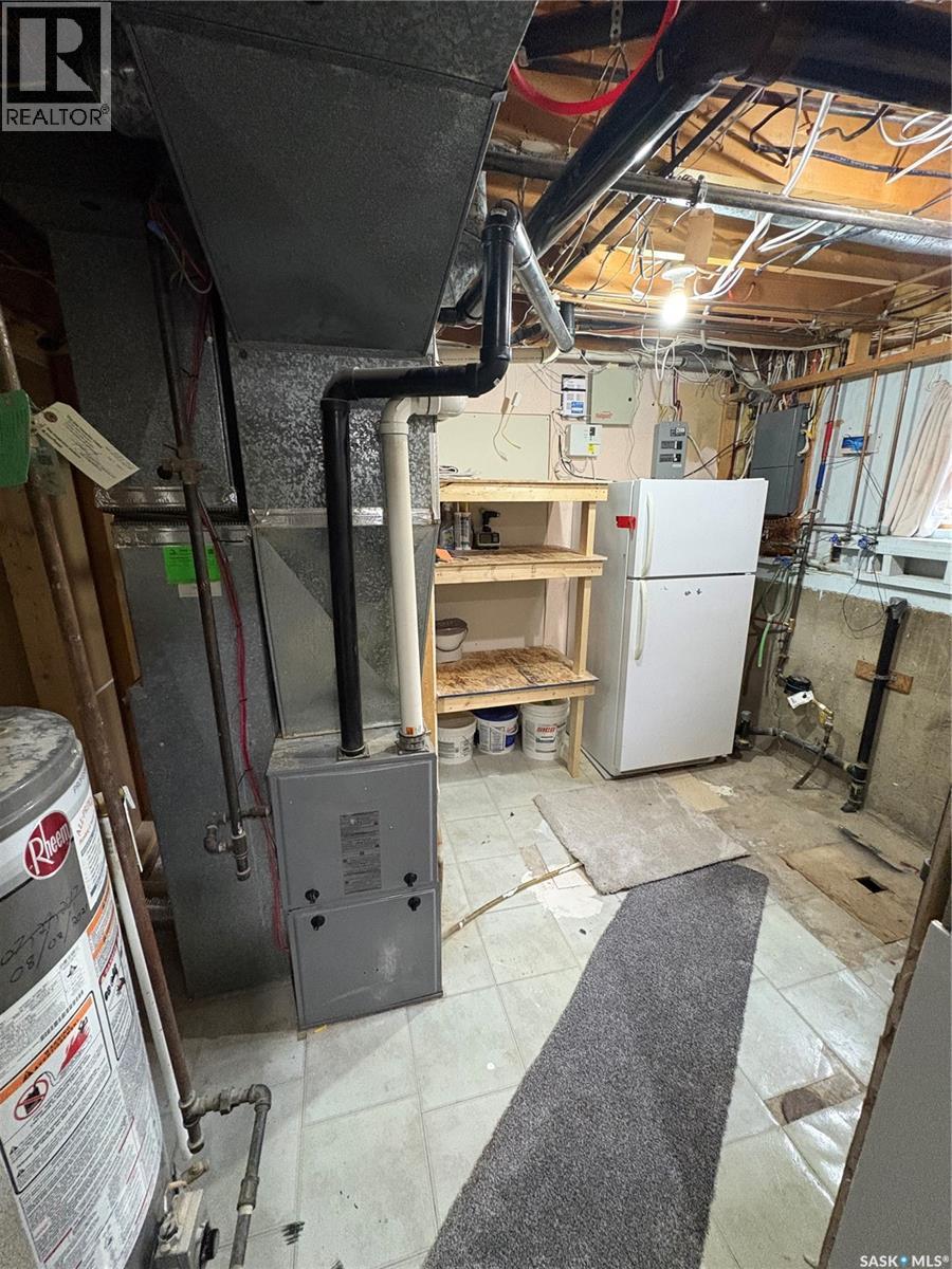 11 PLAINSVIEW DRIVE - 32