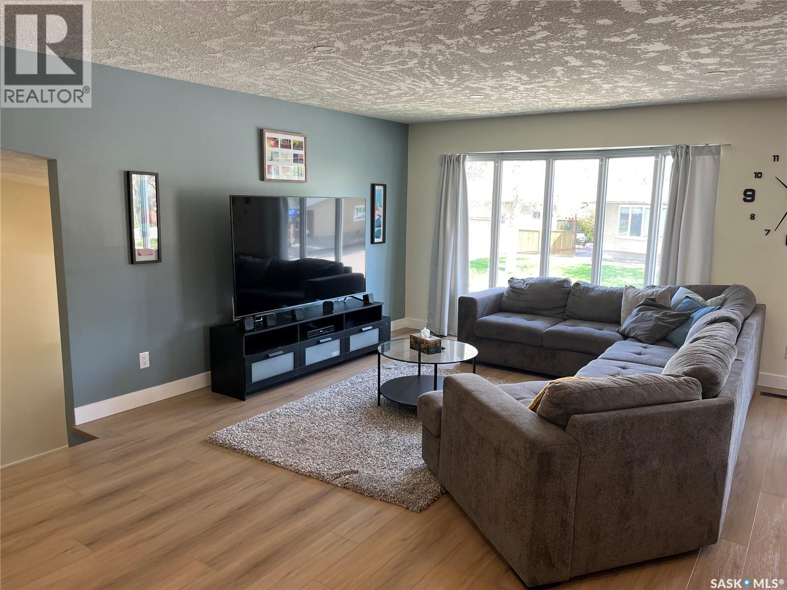 11 PLAINSVIEW DRIVE - 7
