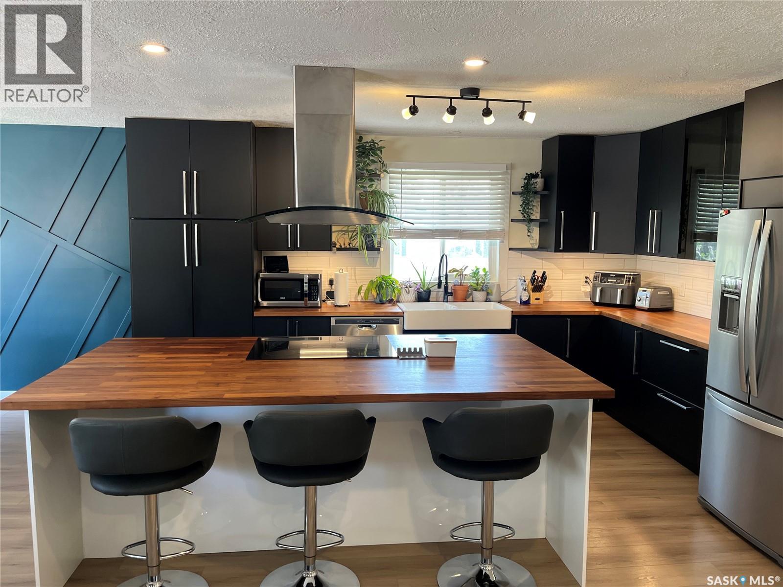 11 PLAINSVIEW DRIVE - 9