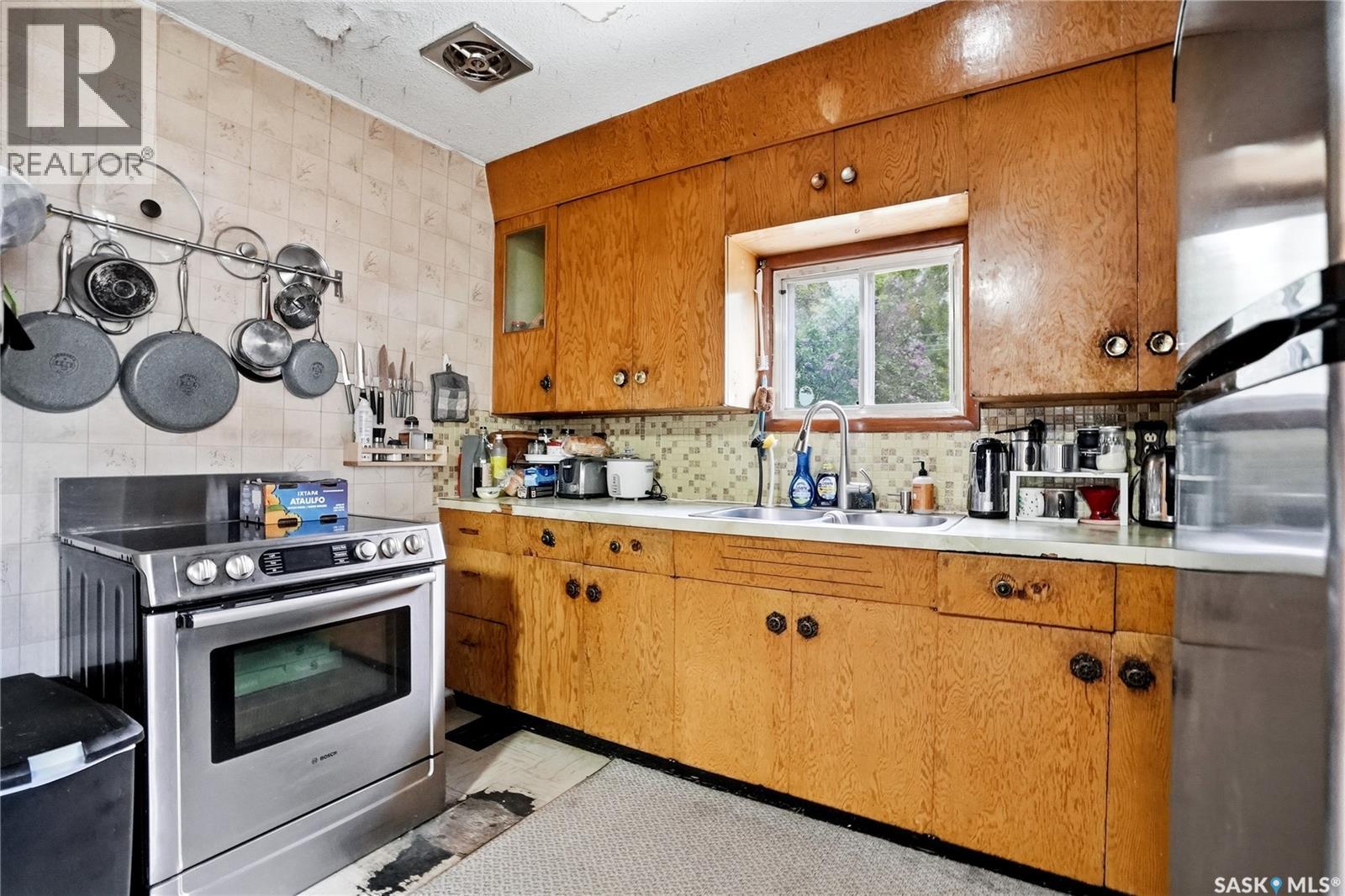1148 K AVENUE N - 9
