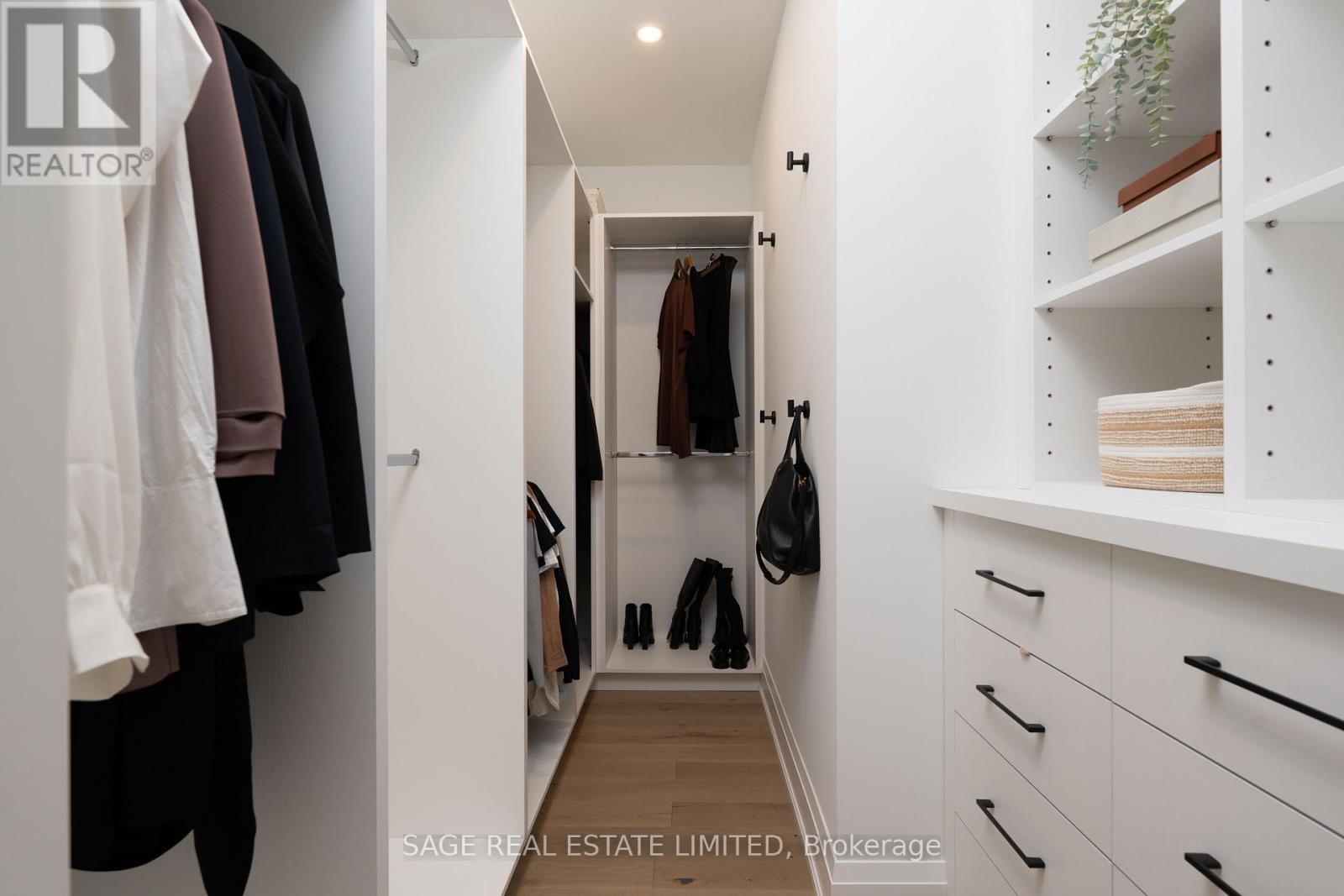 10 BRANT AVENUE - 21