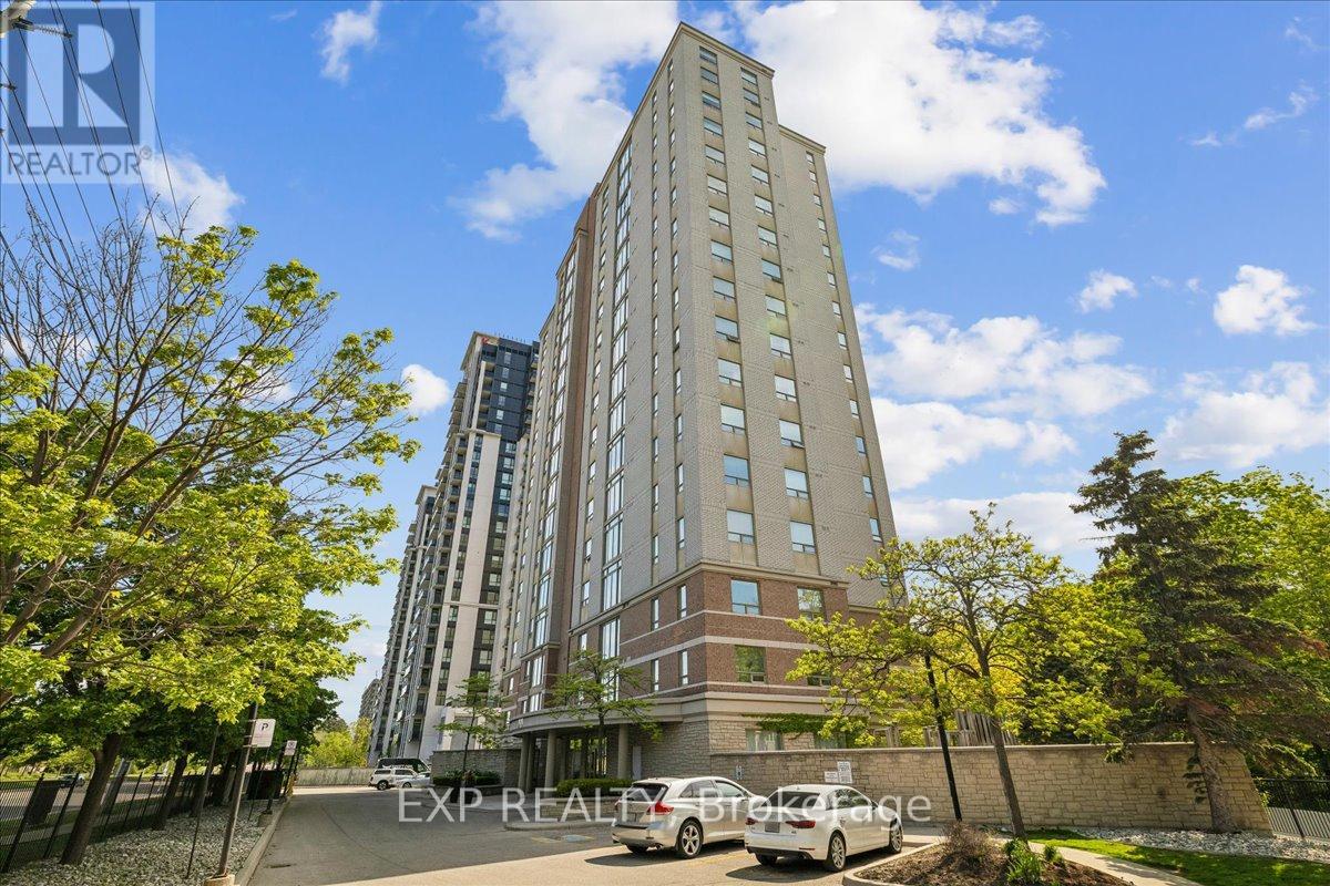 200 Burnhamthorpe Rd E