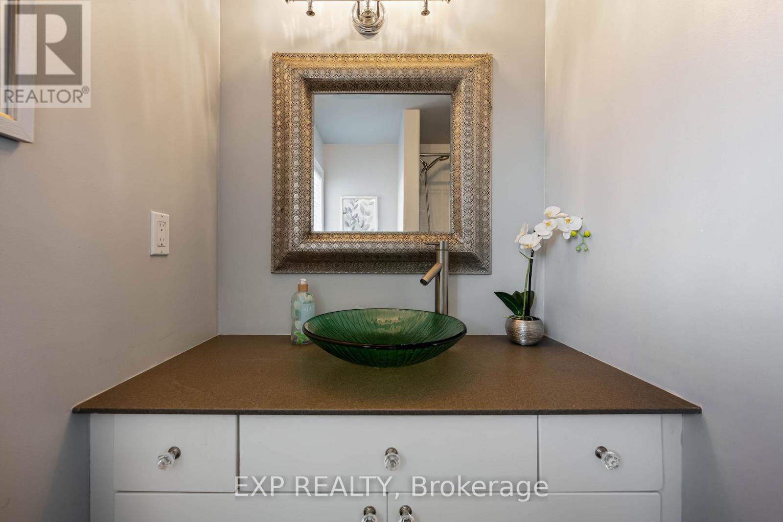 10 MCKITRICK DRIVE - 32