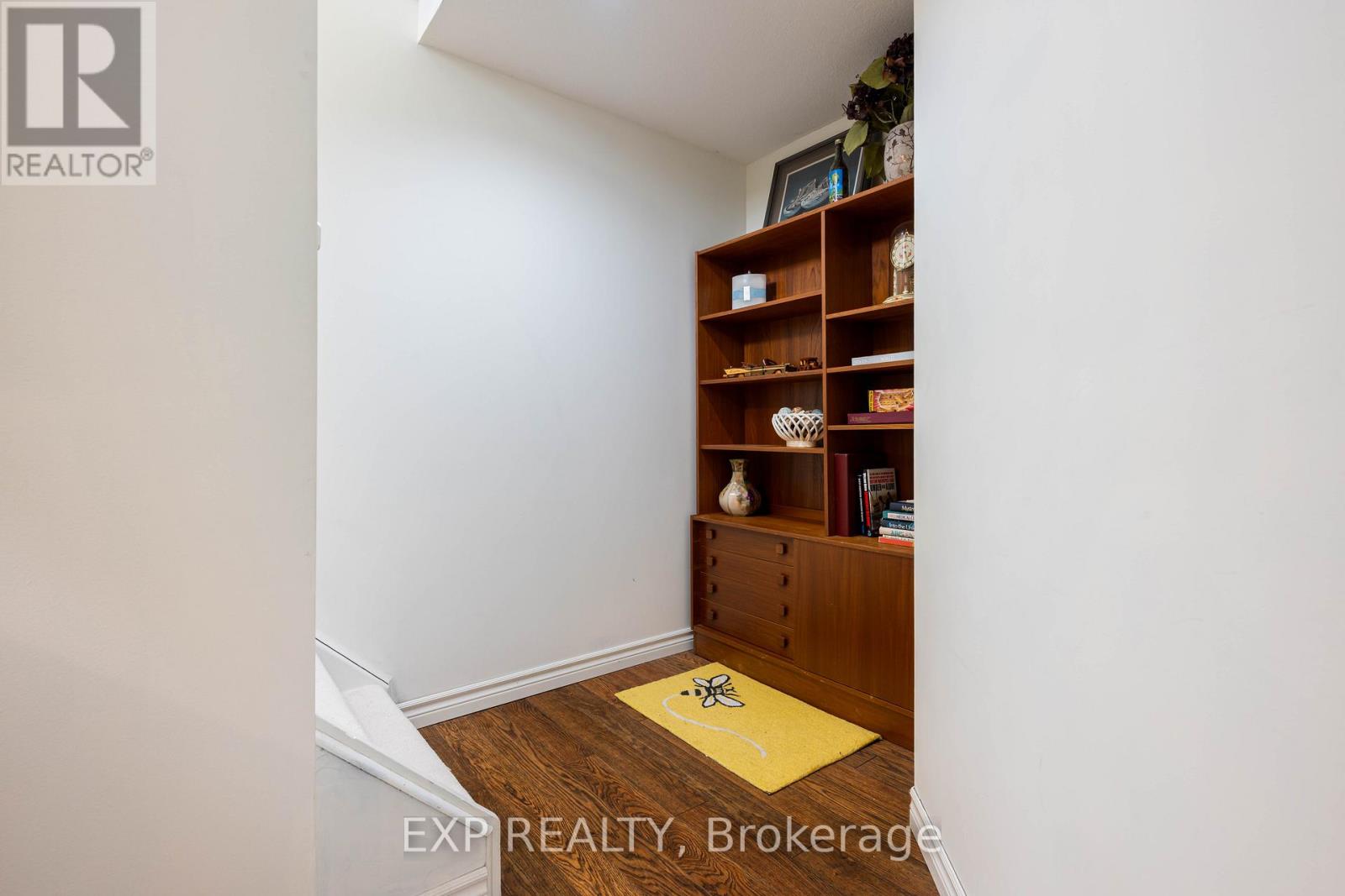 10 MCKITRICK DRIVE - 33