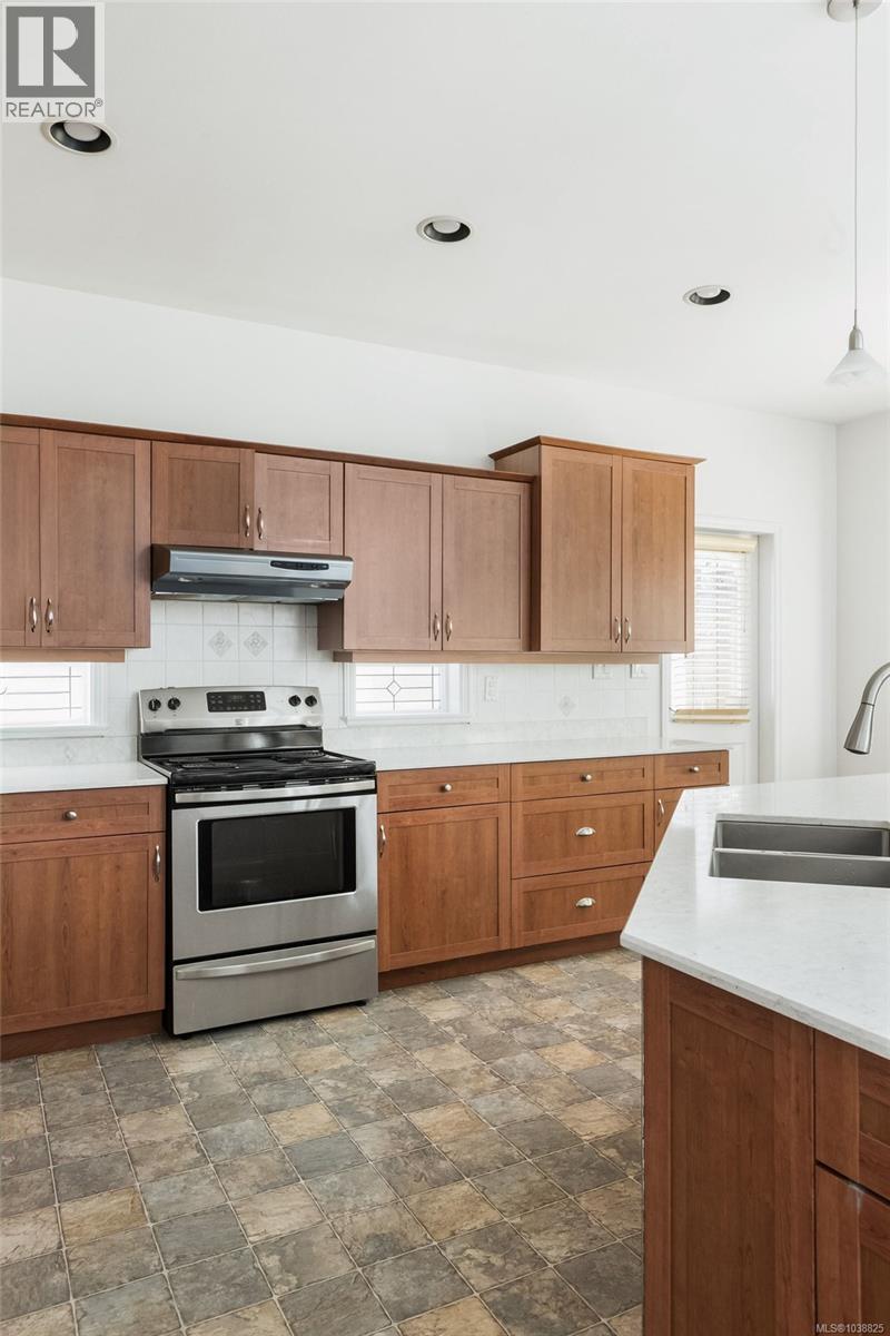 4240 Oakview Pl, Saanich
