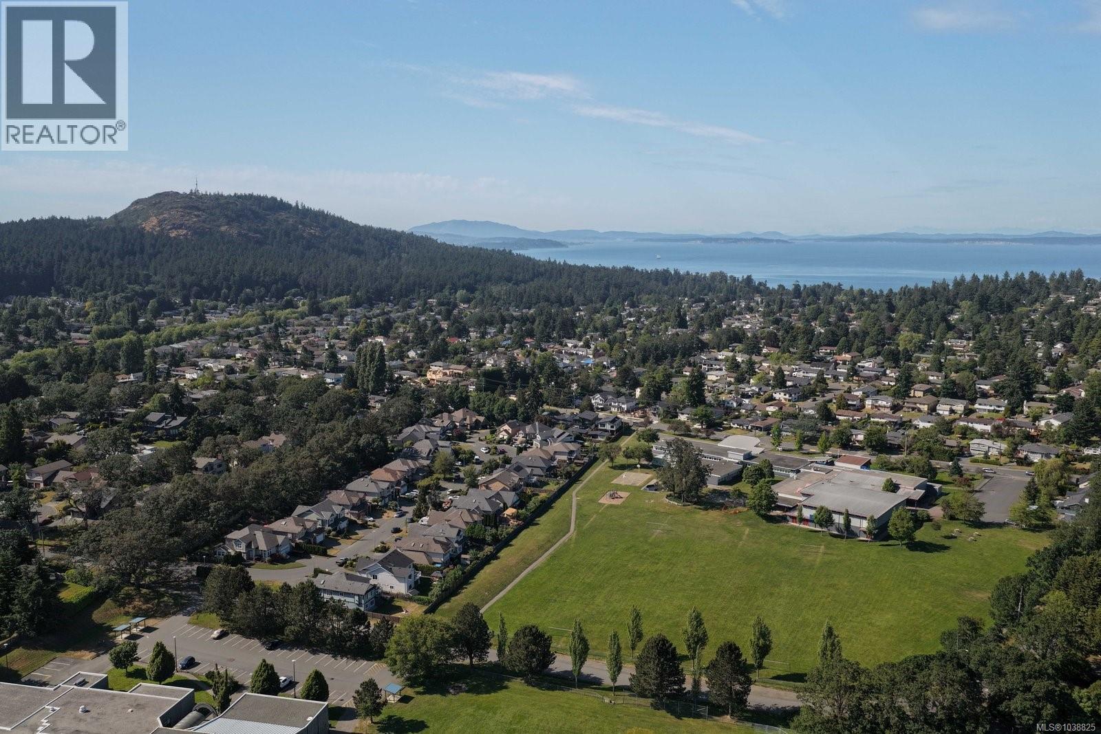 4240 Oakview Pl, Saanich