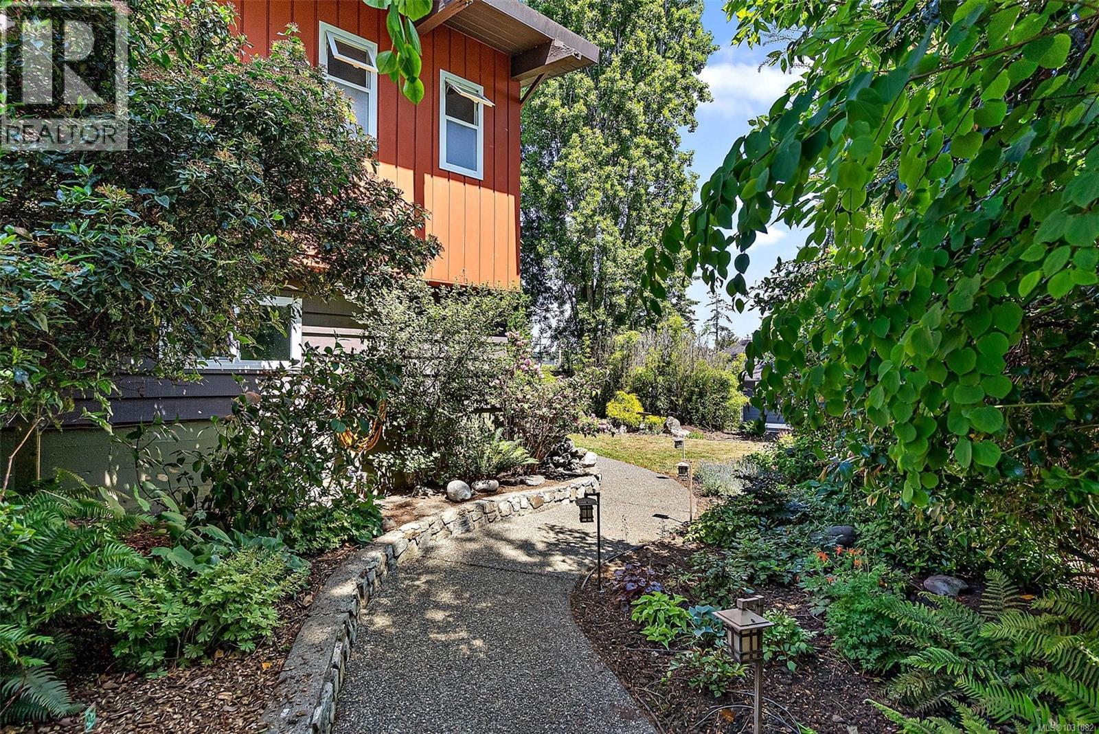 1413 Beatty St, Esquimalt