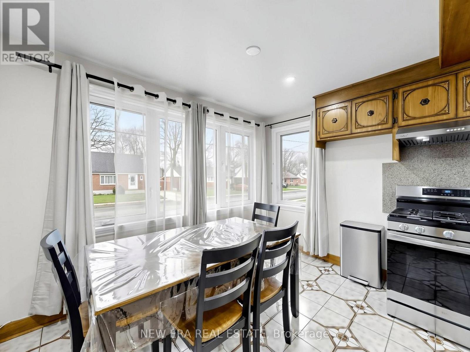 48 CHRISTOPHER DRIVE - 17