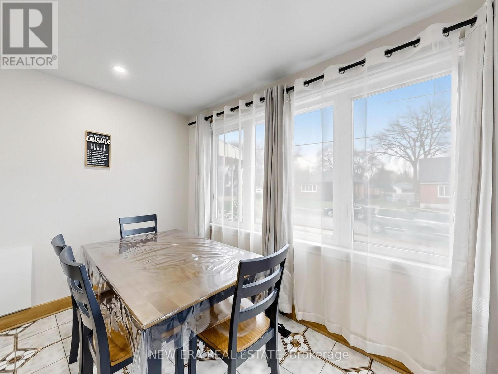 48 CHRISTOPHER DRIVE - 19