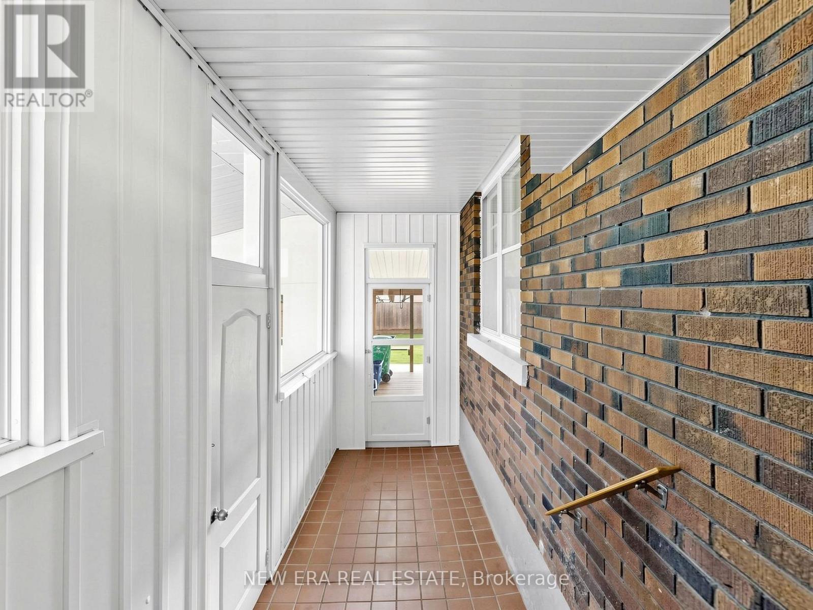 48 CHRISTOPHER DRIVE - 21