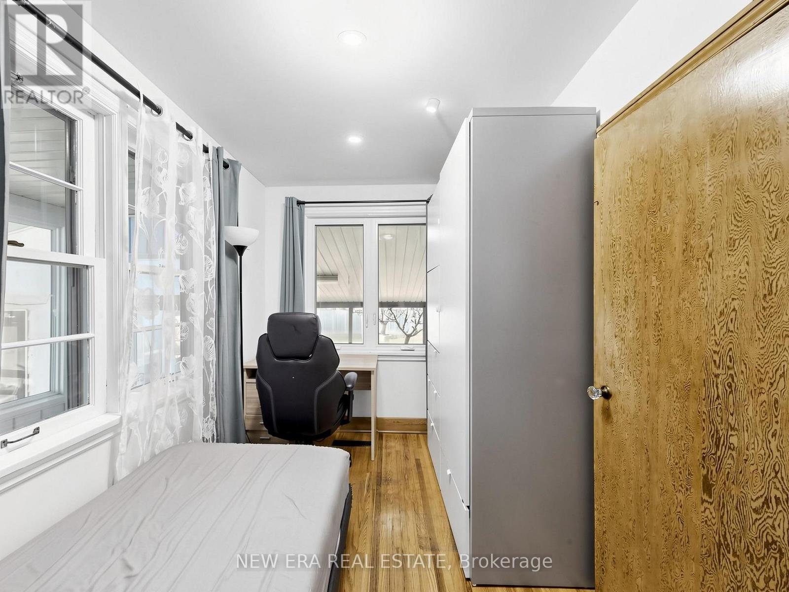 48 CHRISTOPHER DRIVE - 27