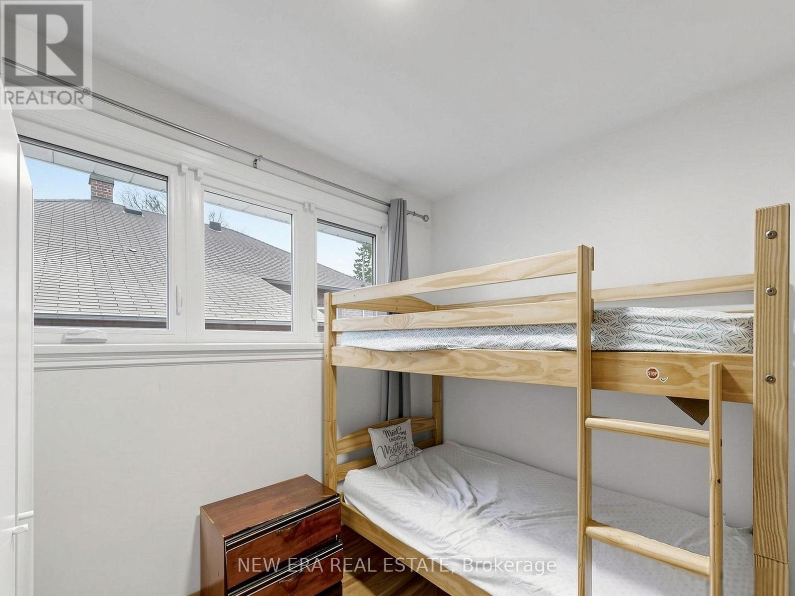 48 CHRISTOPHER DRIVE - 29
