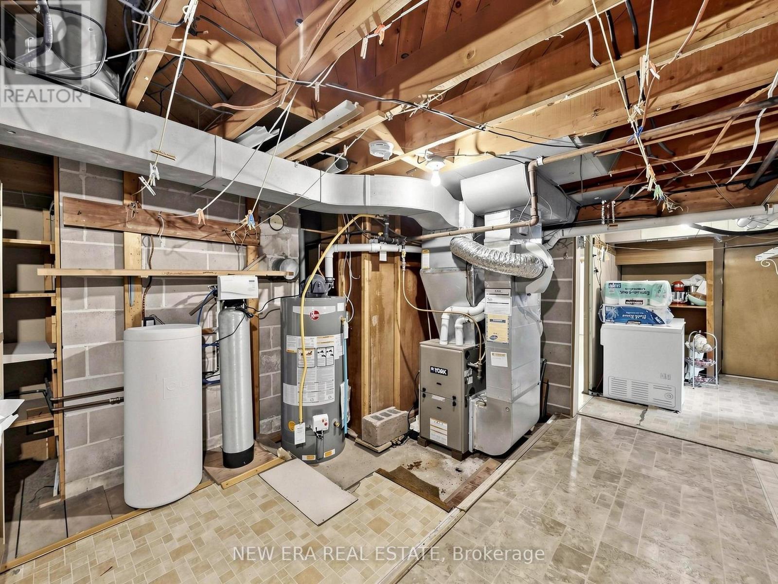 48 CHRISTOPHER DRIVE - 39
