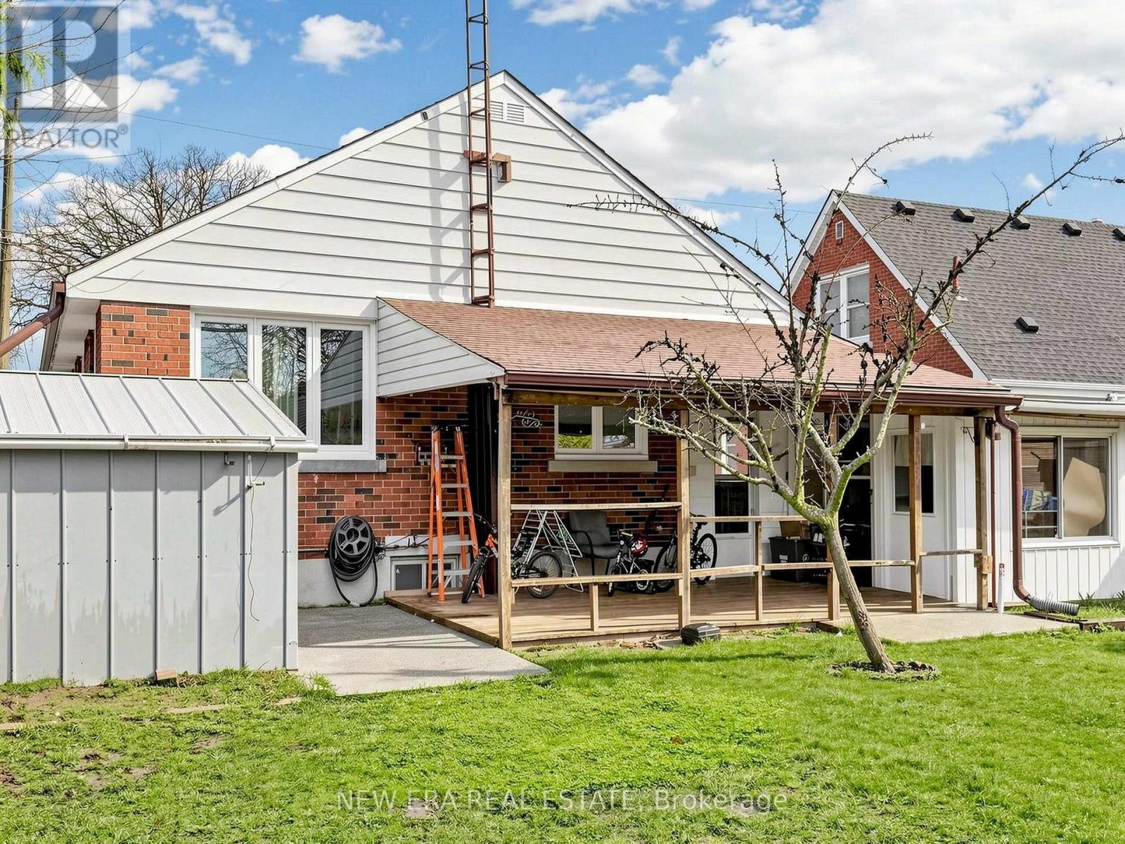 48 CHRISTOPHER DRIVE - 48
