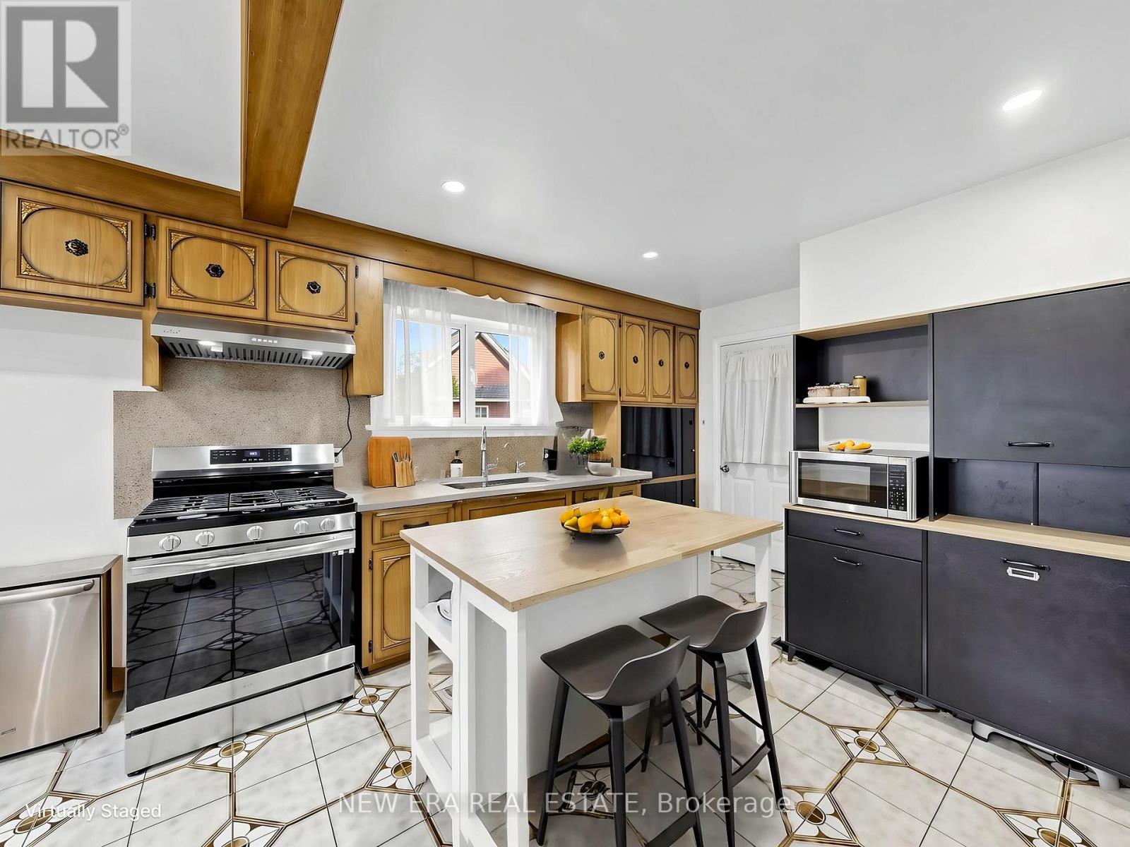 48 CHRISTOPHER DRIVE - 5