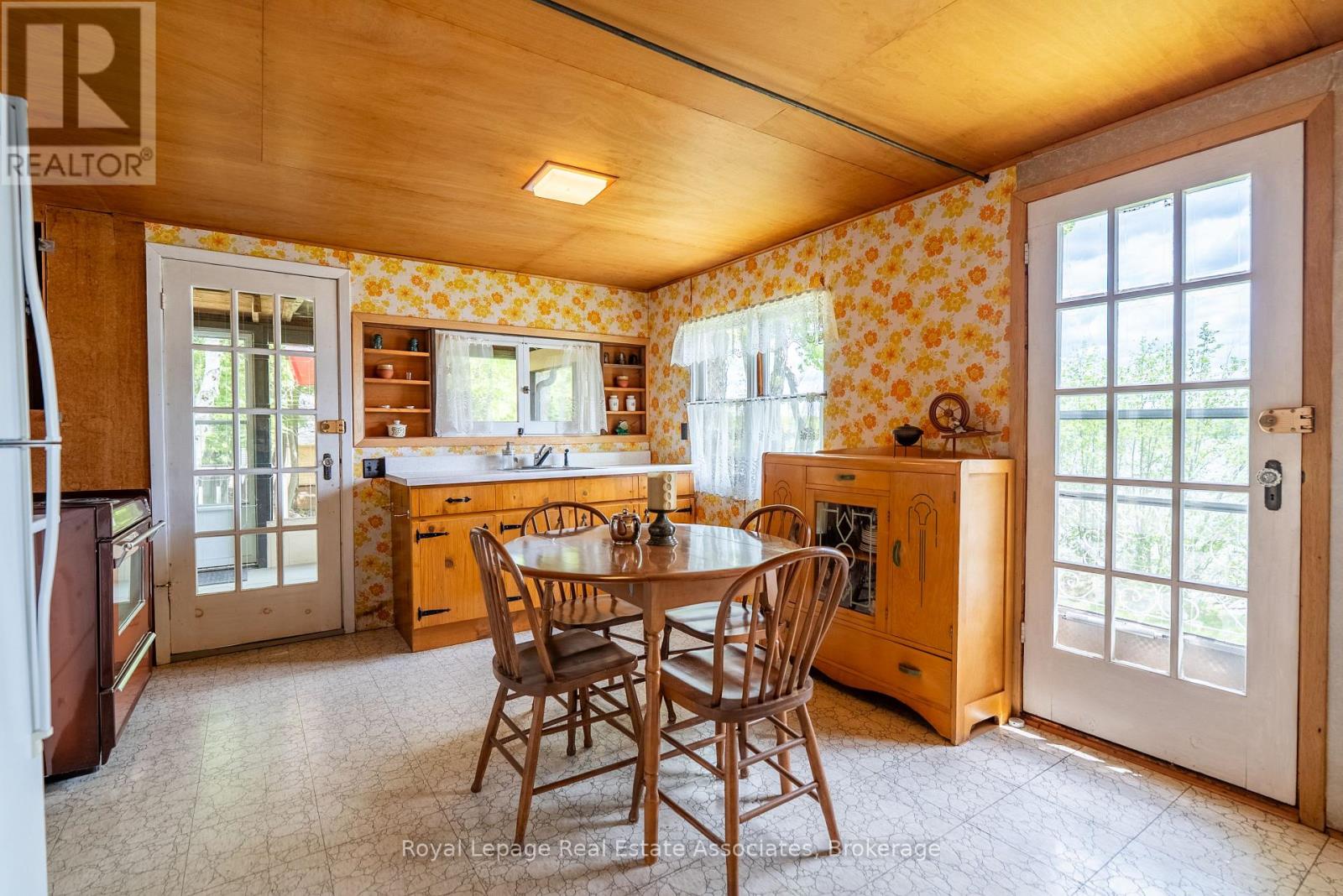 243 BEACH LANE - 10