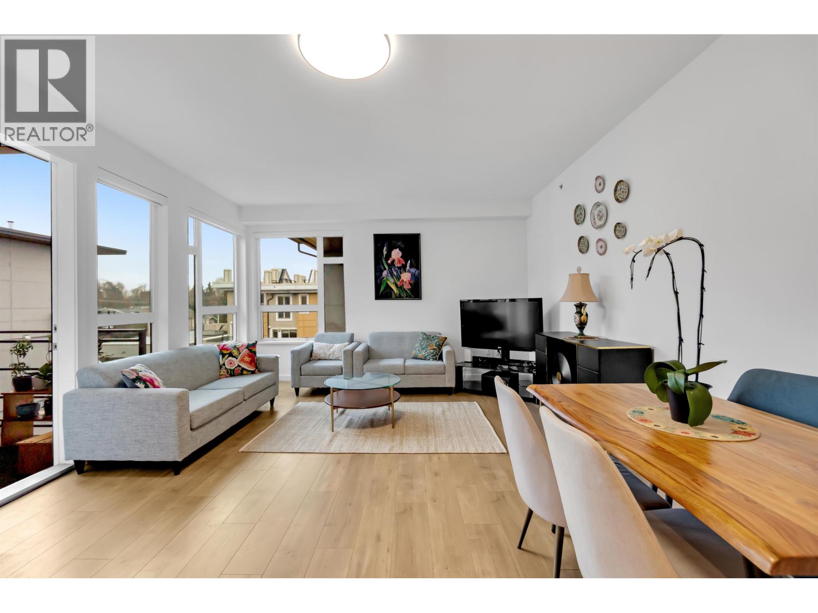 303 715 W 15 STREET STREET, North Vancouver