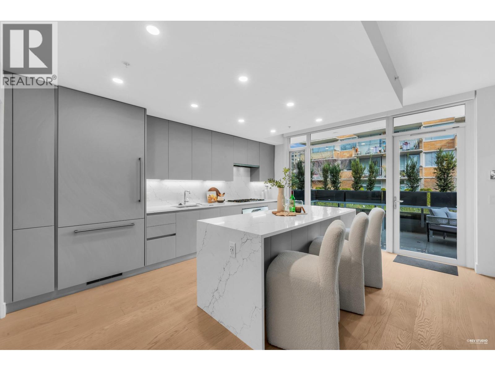 301 1331 MARINE DRIVE, West Vancouver
