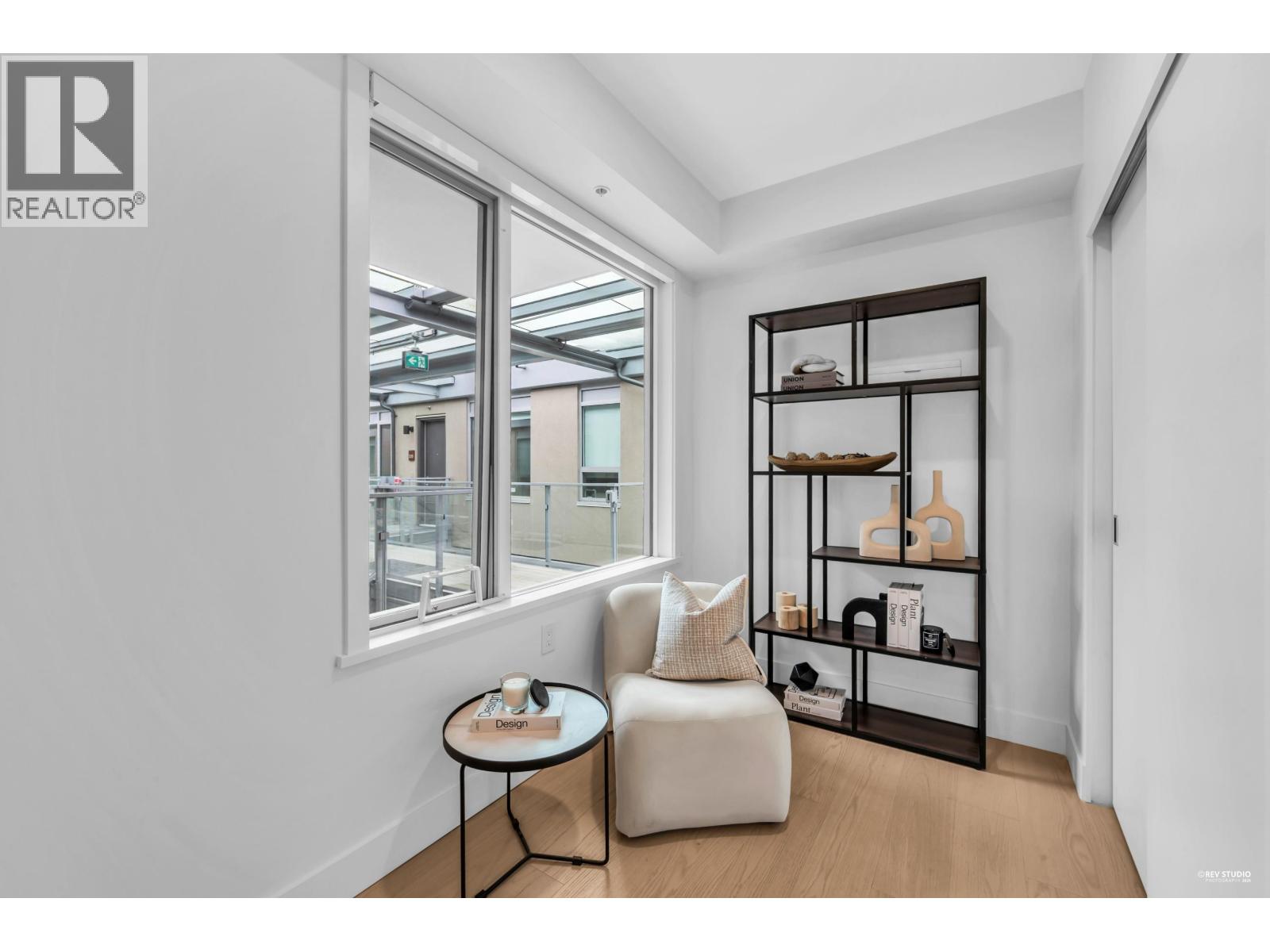 301 1331 MARINE DRIVE, West Vancouver