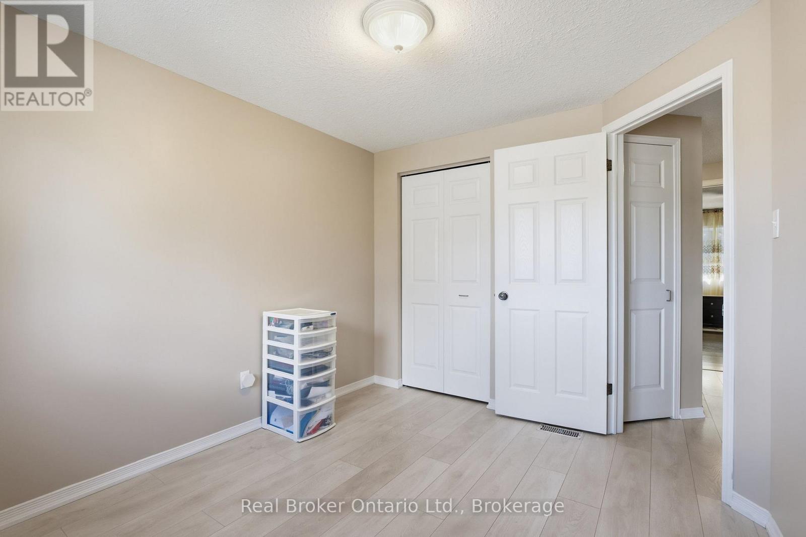 #19 10 FALLOWFIELD DRIVE - 20