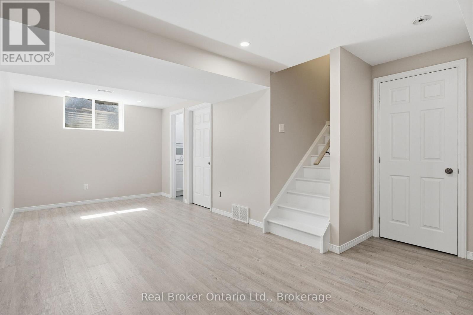 #19 10 FALLOWFIELD DRIVE - 22