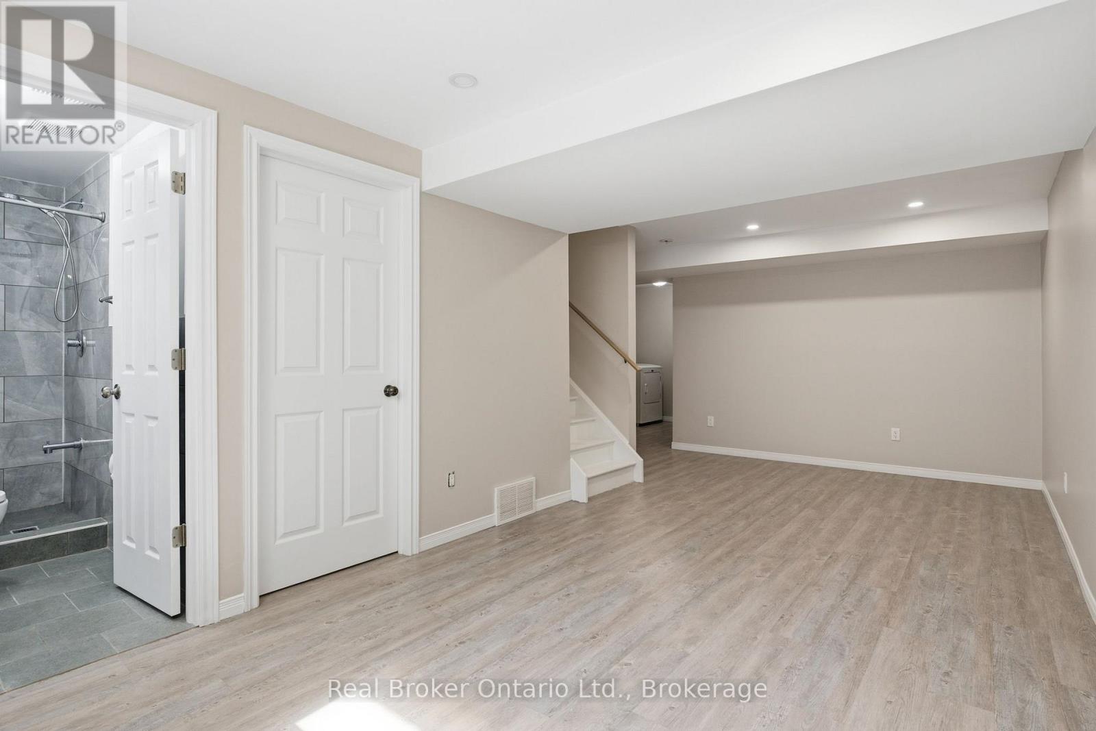 #19 10 FALLOWFIELD DRIVE - 23