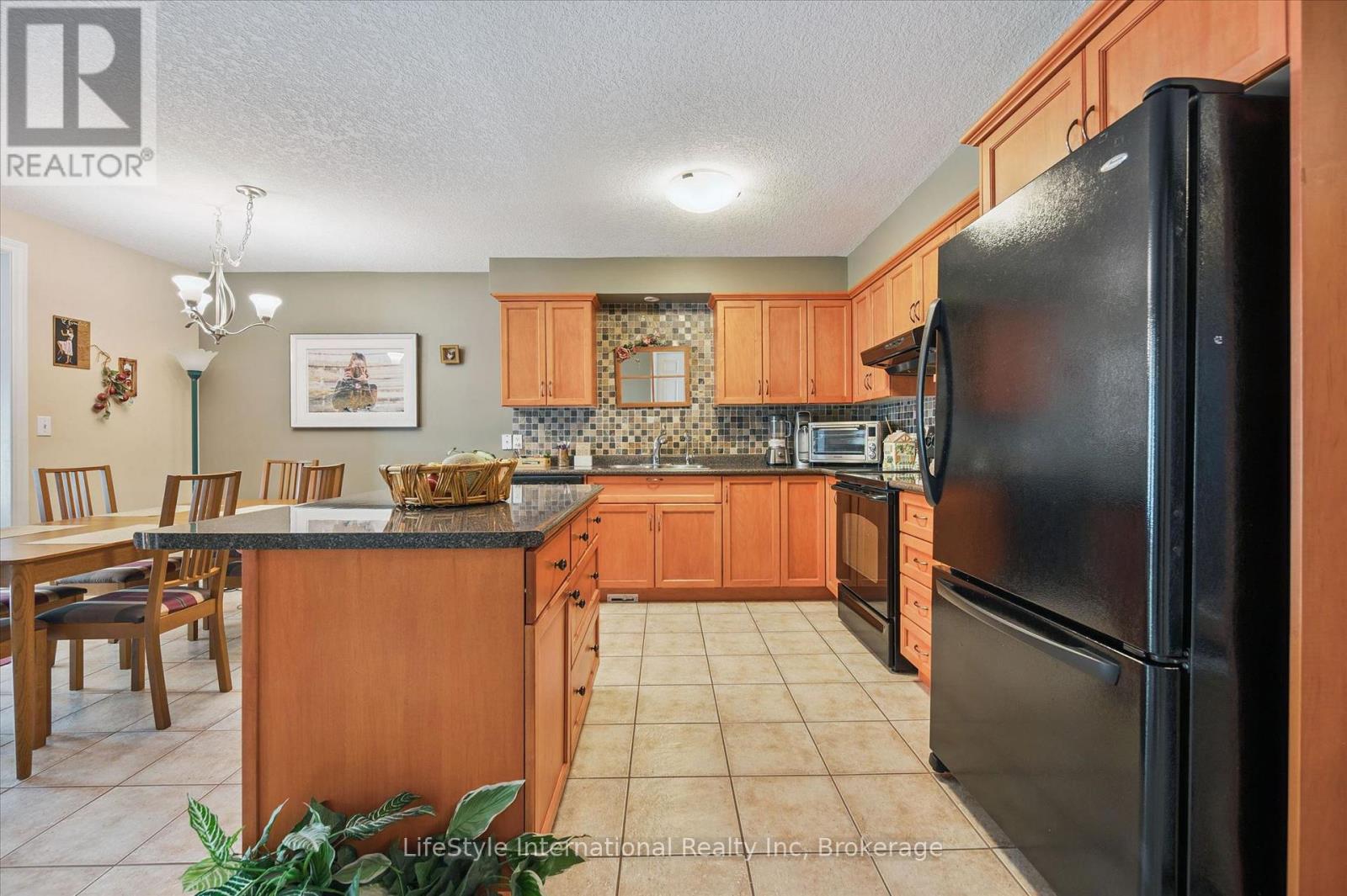 47 HASLER CRESCENT - 10