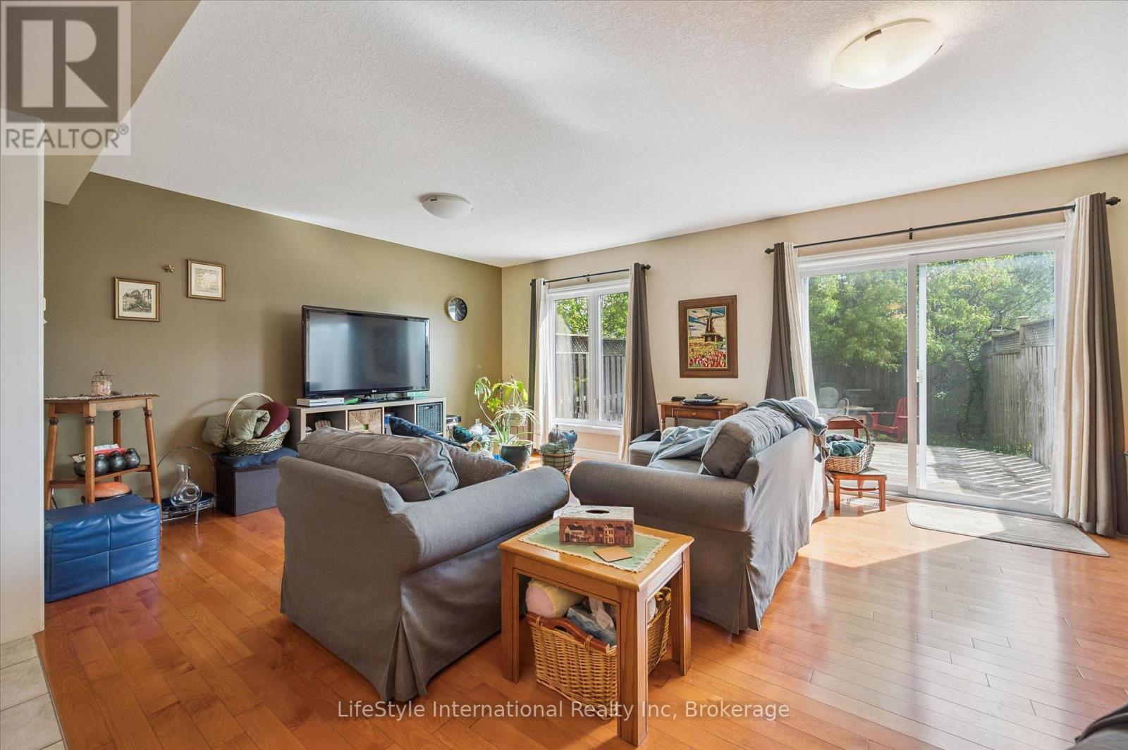 47 HASLER CRESCENT - 19
