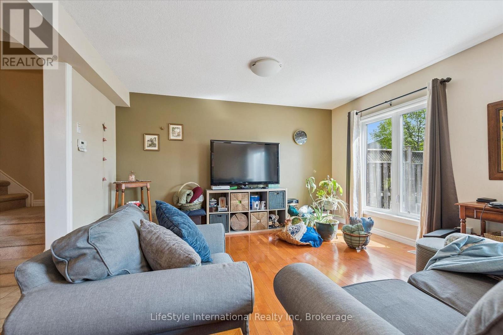 47 HASLER CRESCENT - 21