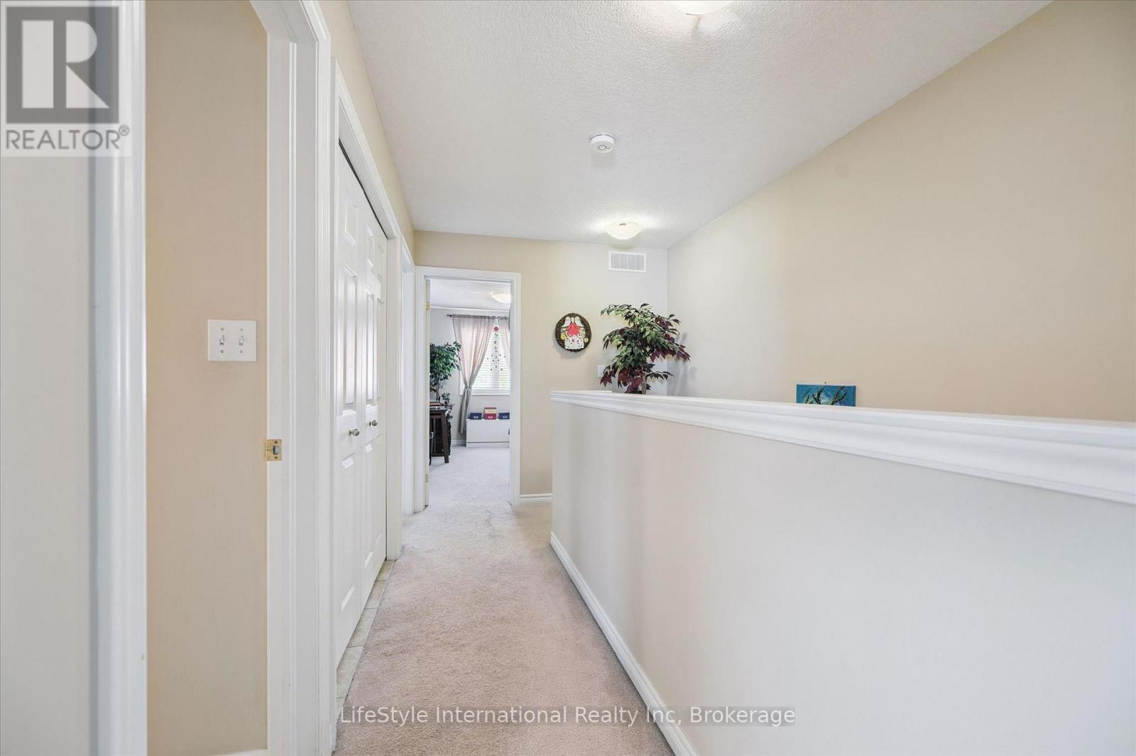 47 HASLER CRESCENT - 25