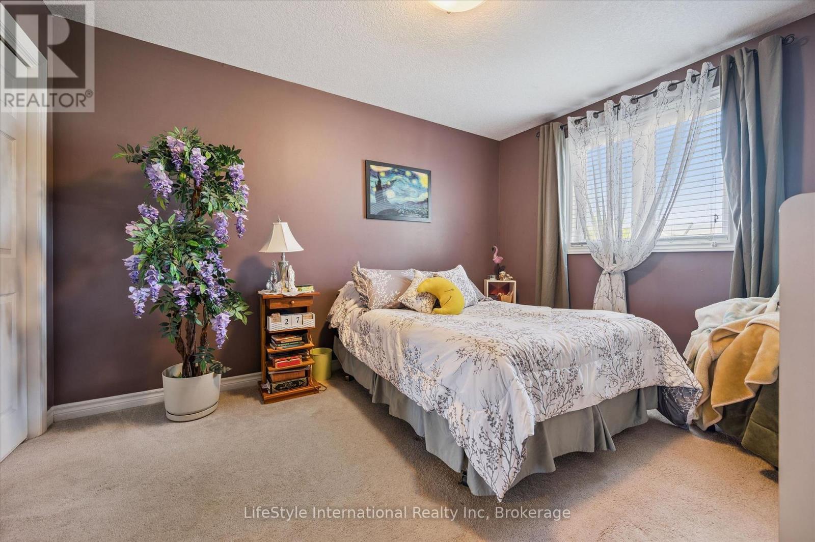 47 HASLER CRESCENT - 28