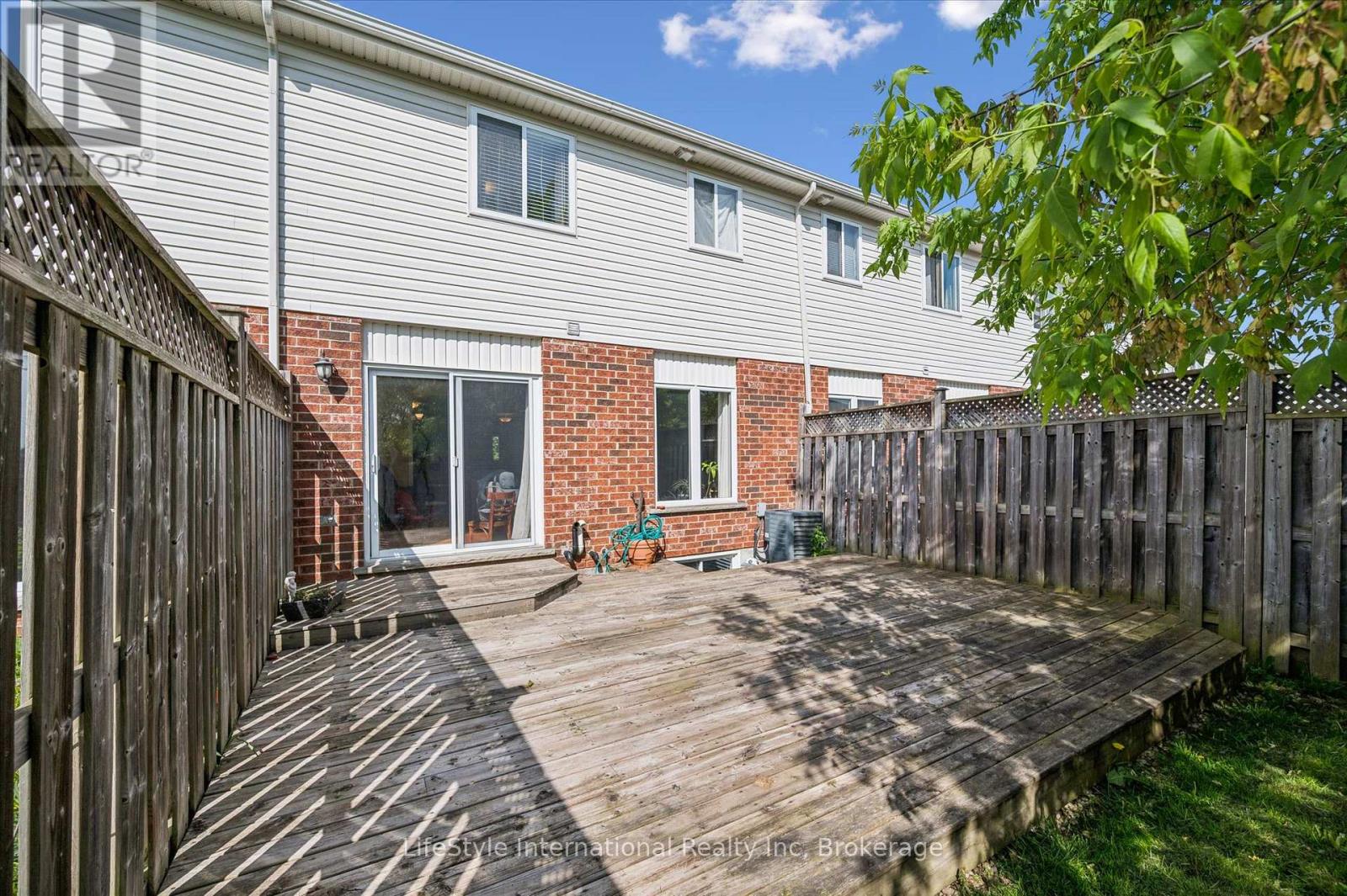 47 HASLER CRESCENT - 37