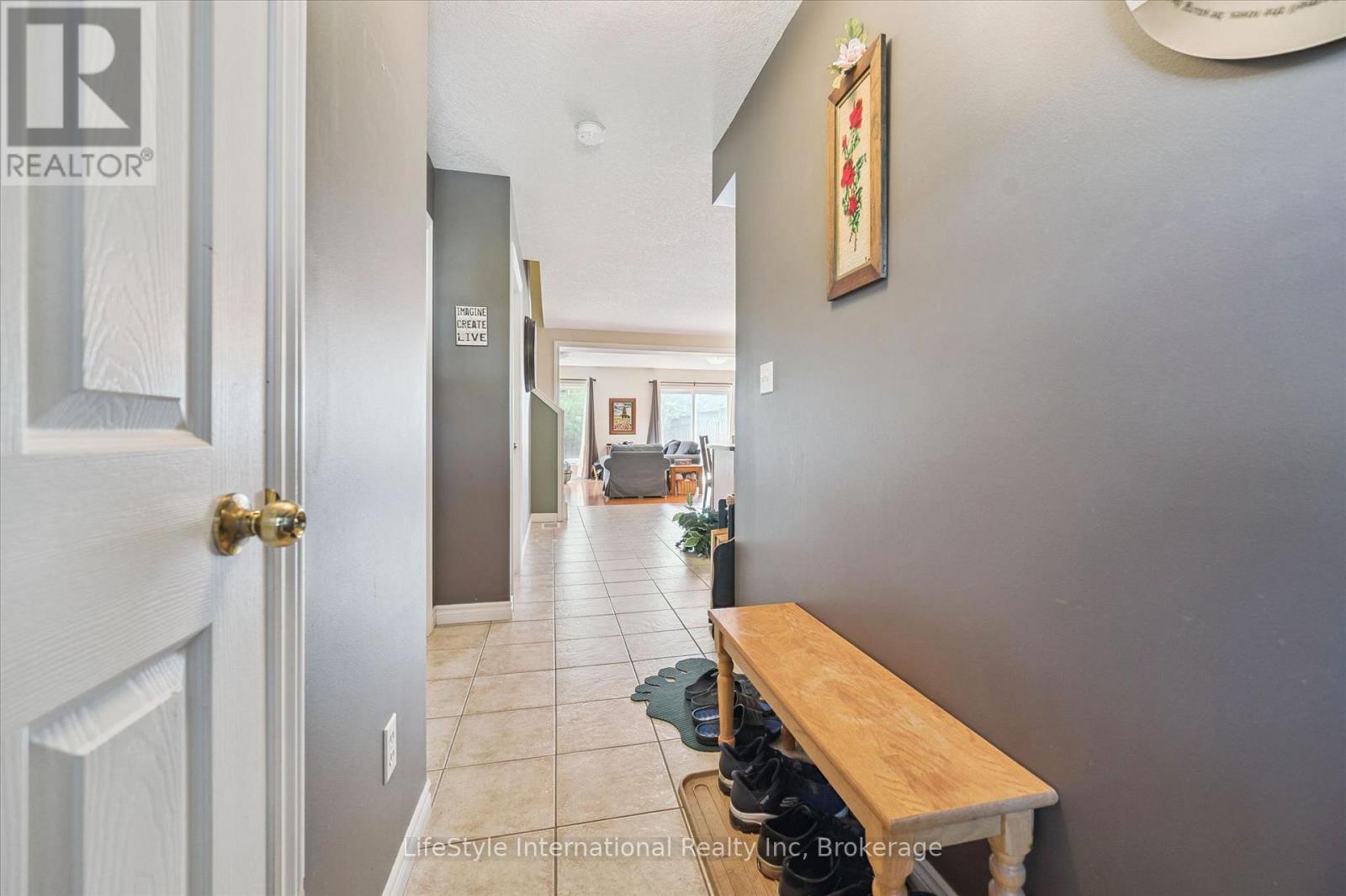 47 HASLER CRESCENT - 7