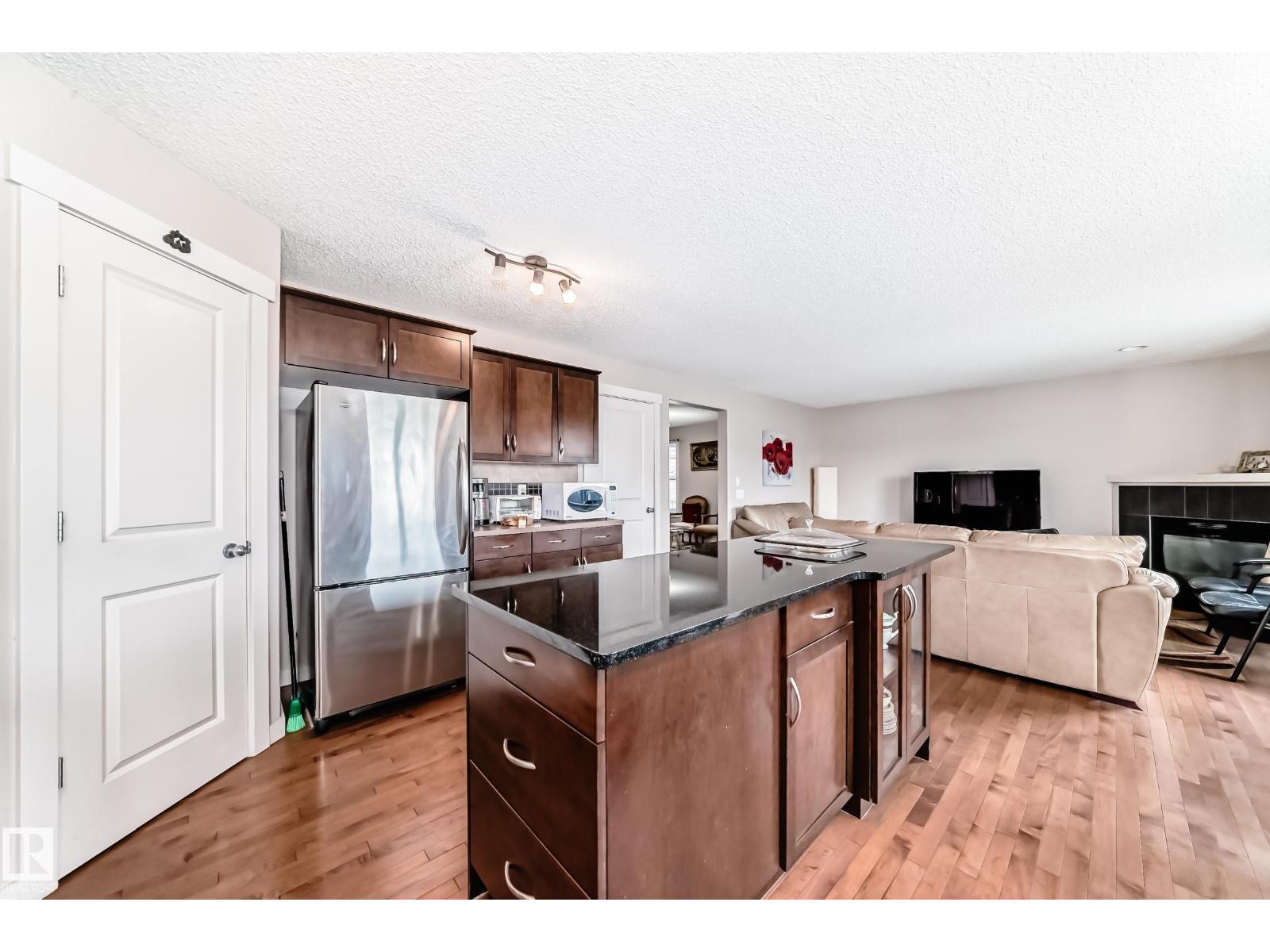 2808 36 AV NW - 10