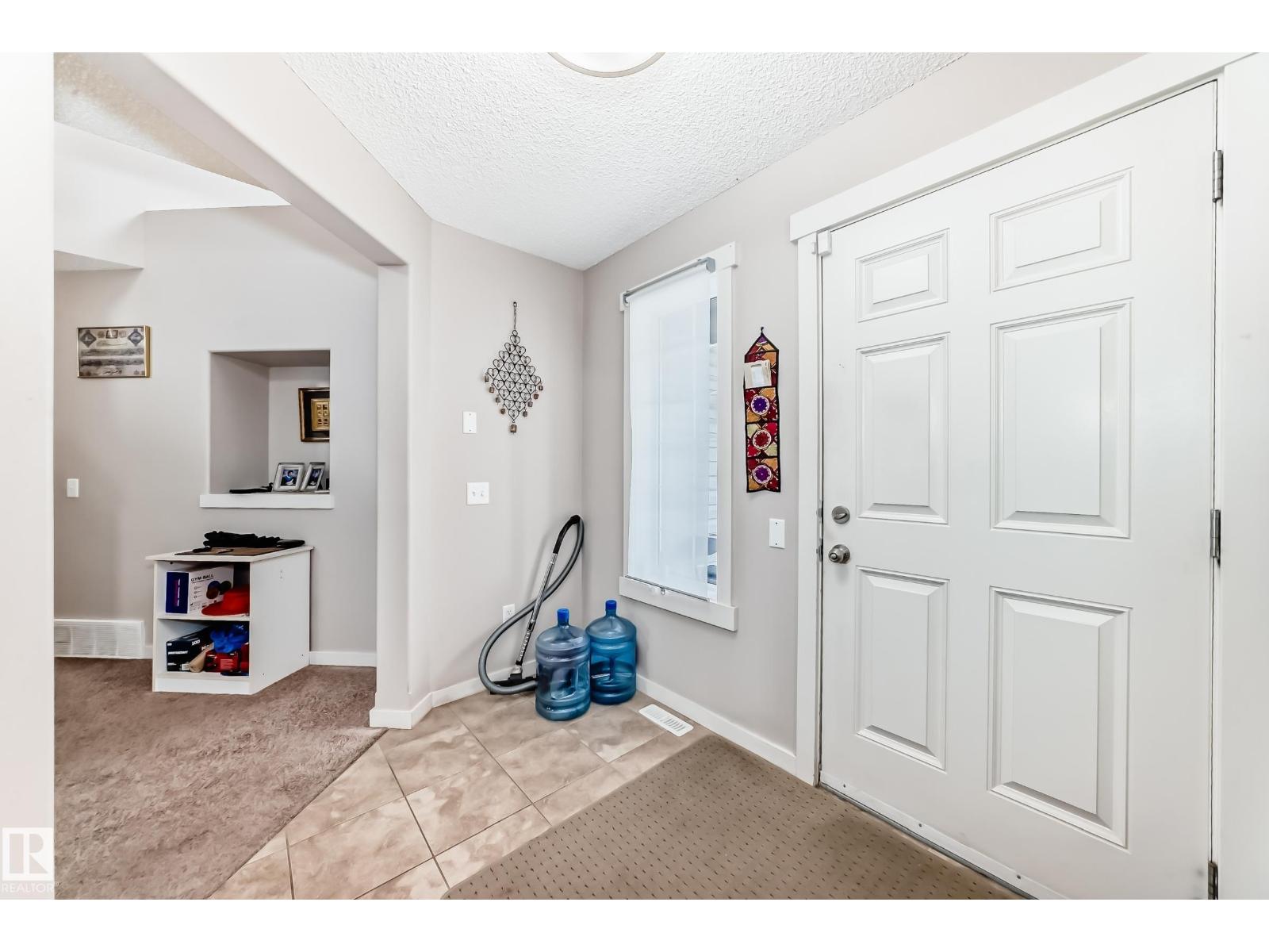 2808 36 AV NW - 2