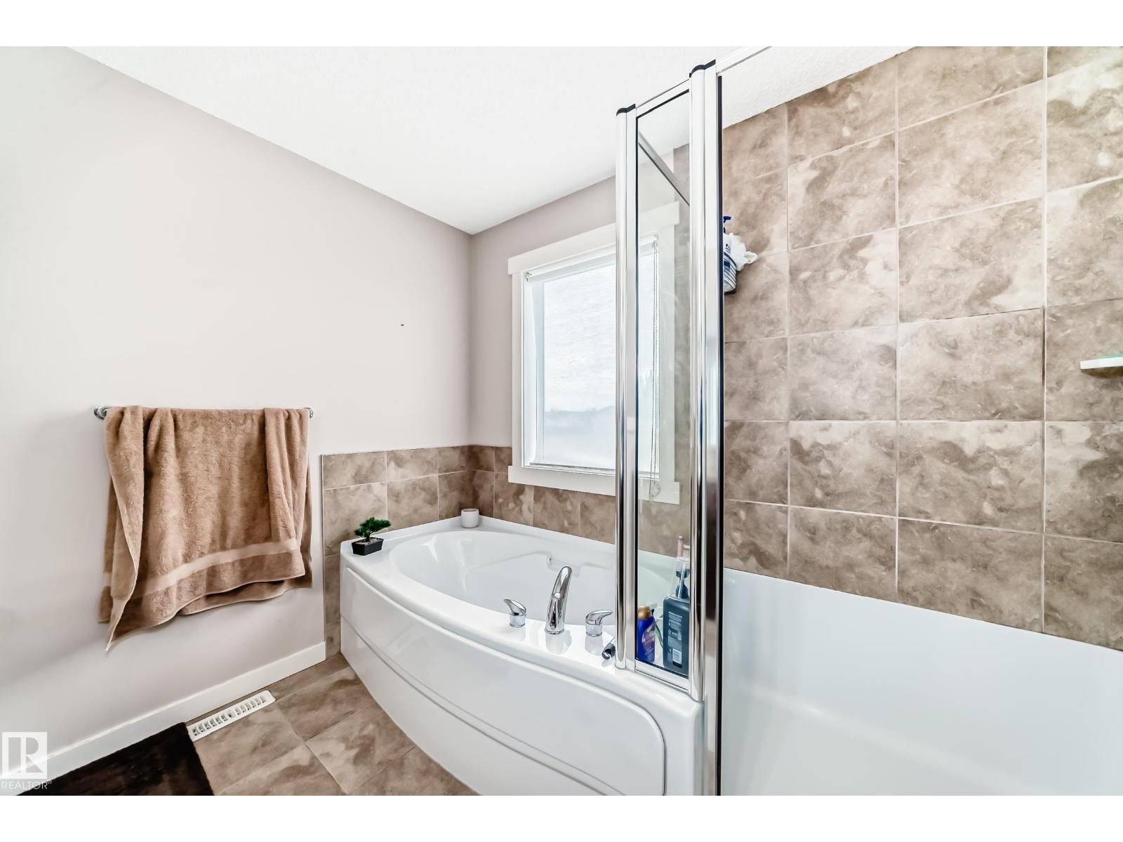 2808 36 AV NW - 35