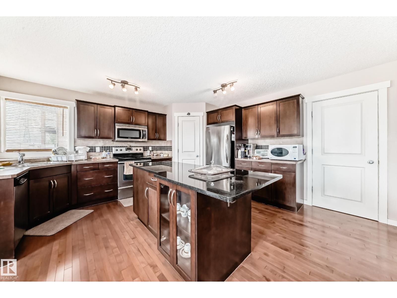 2808 36 AV NW - 8