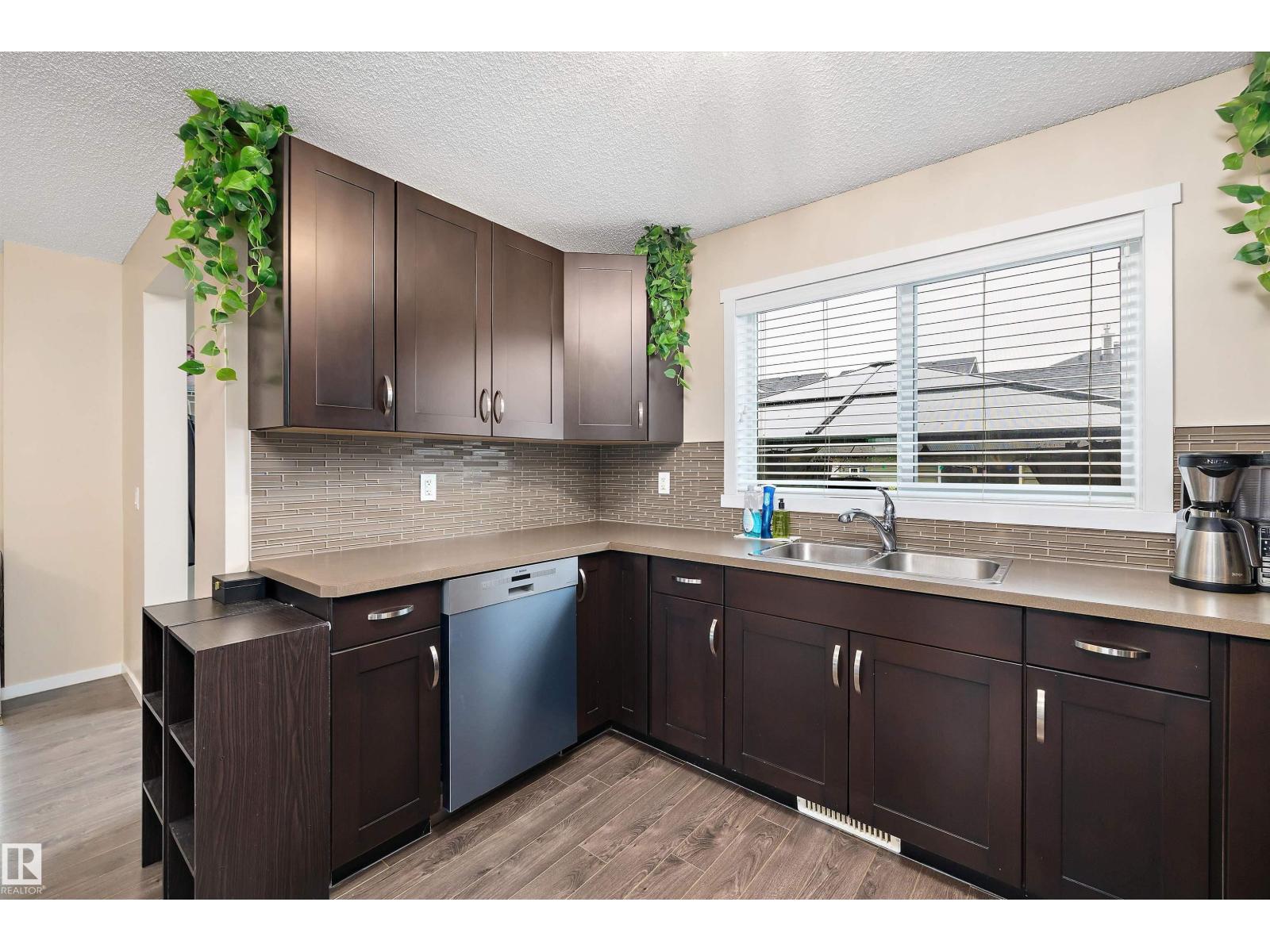 467 SHEPPARD BV — photo 17