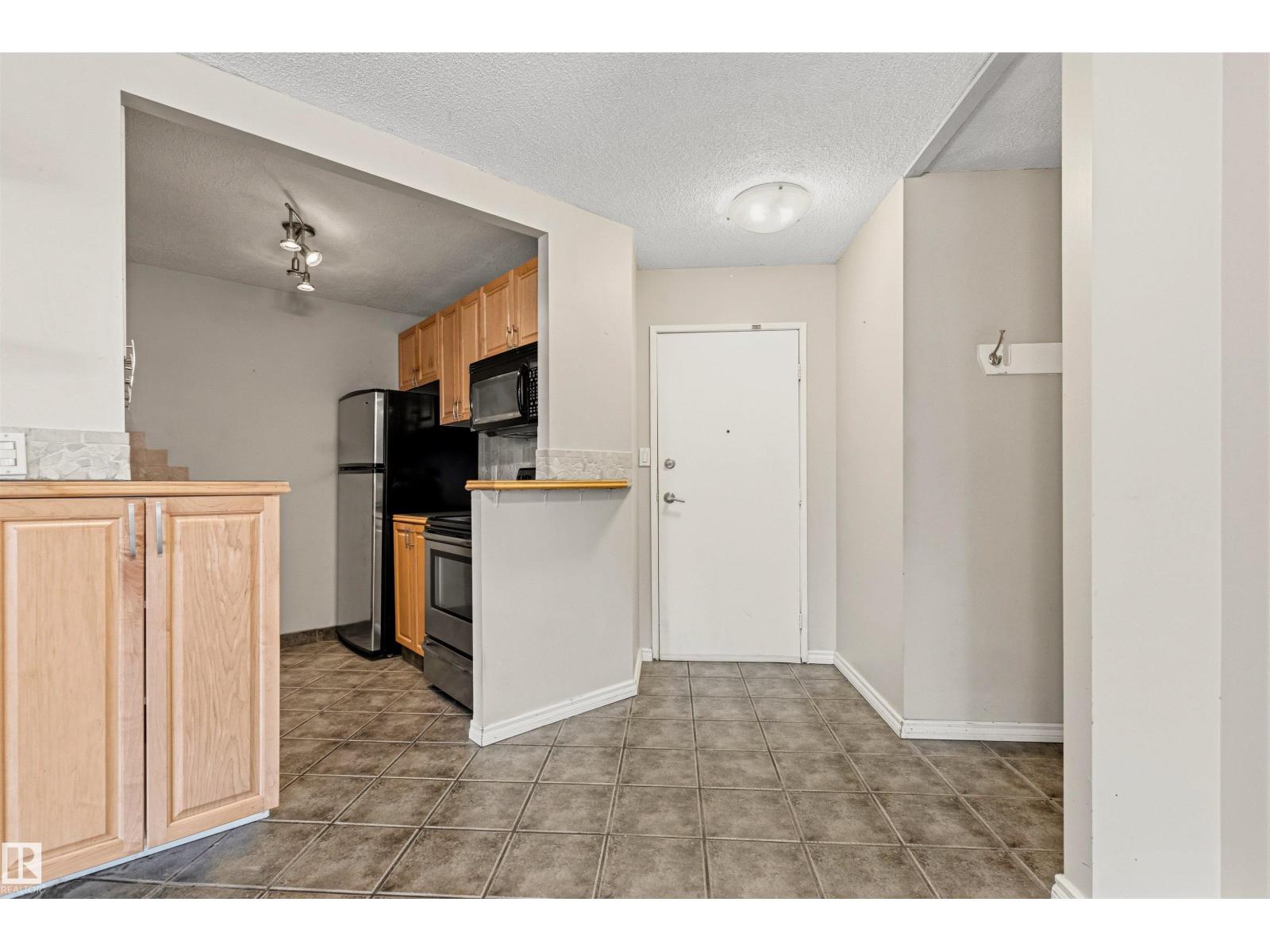 #303 10045 117 ST NW - 19