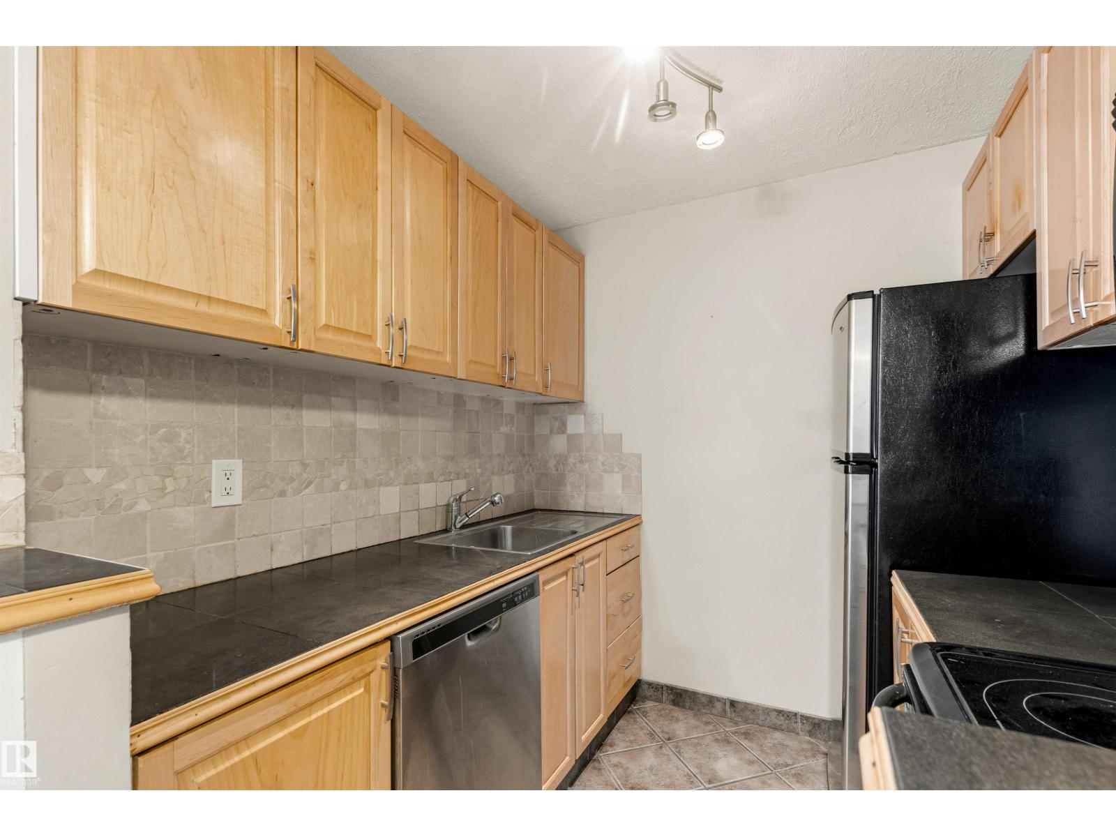 #303 10045 117 ST NW - 22