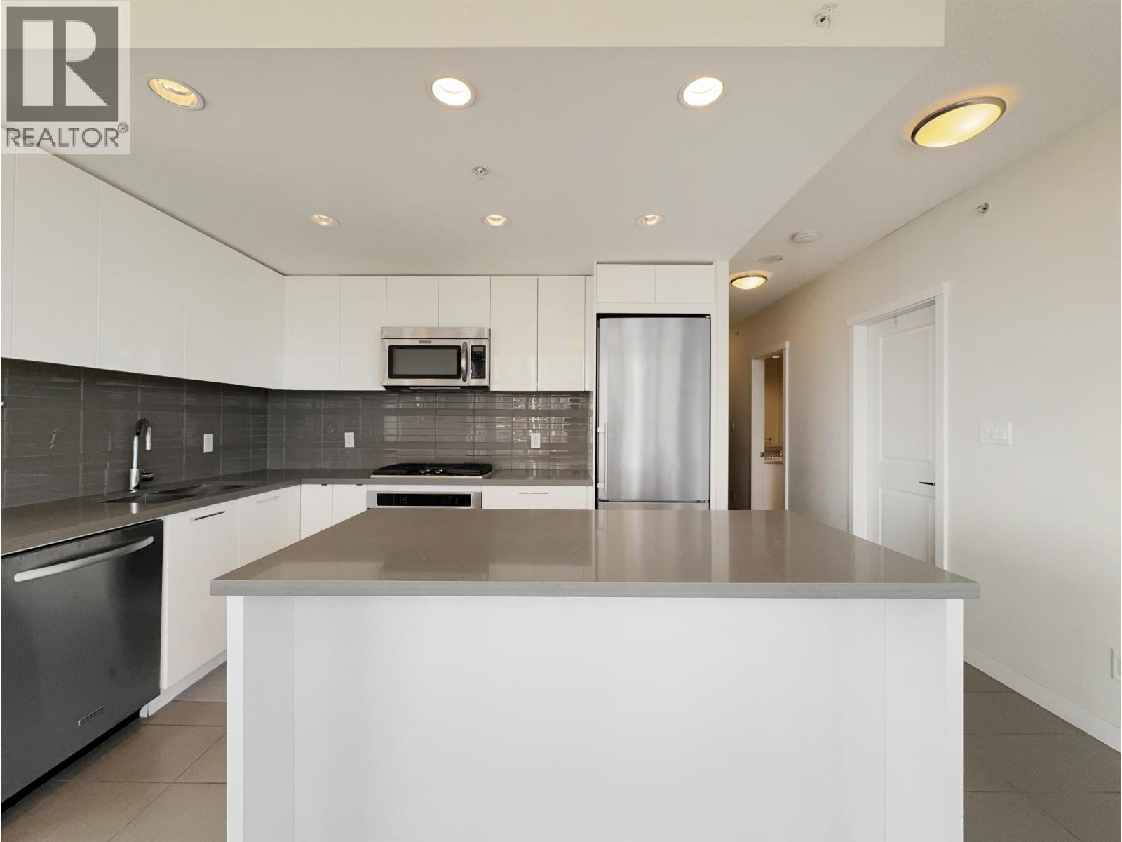 30xx 4880 BENNETT STREET, Burnaby