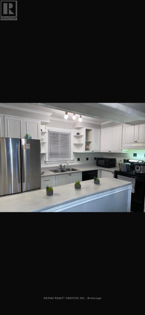 UPPER - 10 HERO SQUARE
